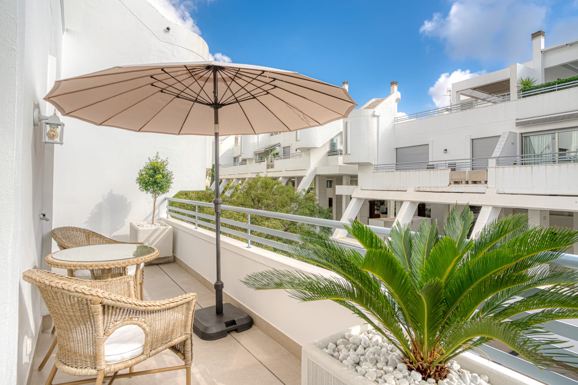 Fantastic west-facing duplex penthouse with solarium and stunning sunset views in La Cala Golf Resort, Mijas Costa