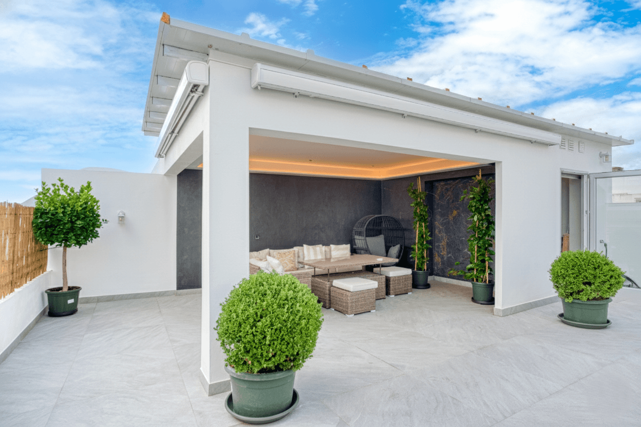 Fantastic west-facing duplex penthouse with solarium and stunning sunset views in La Cala Golf Resort, Mijas Costa