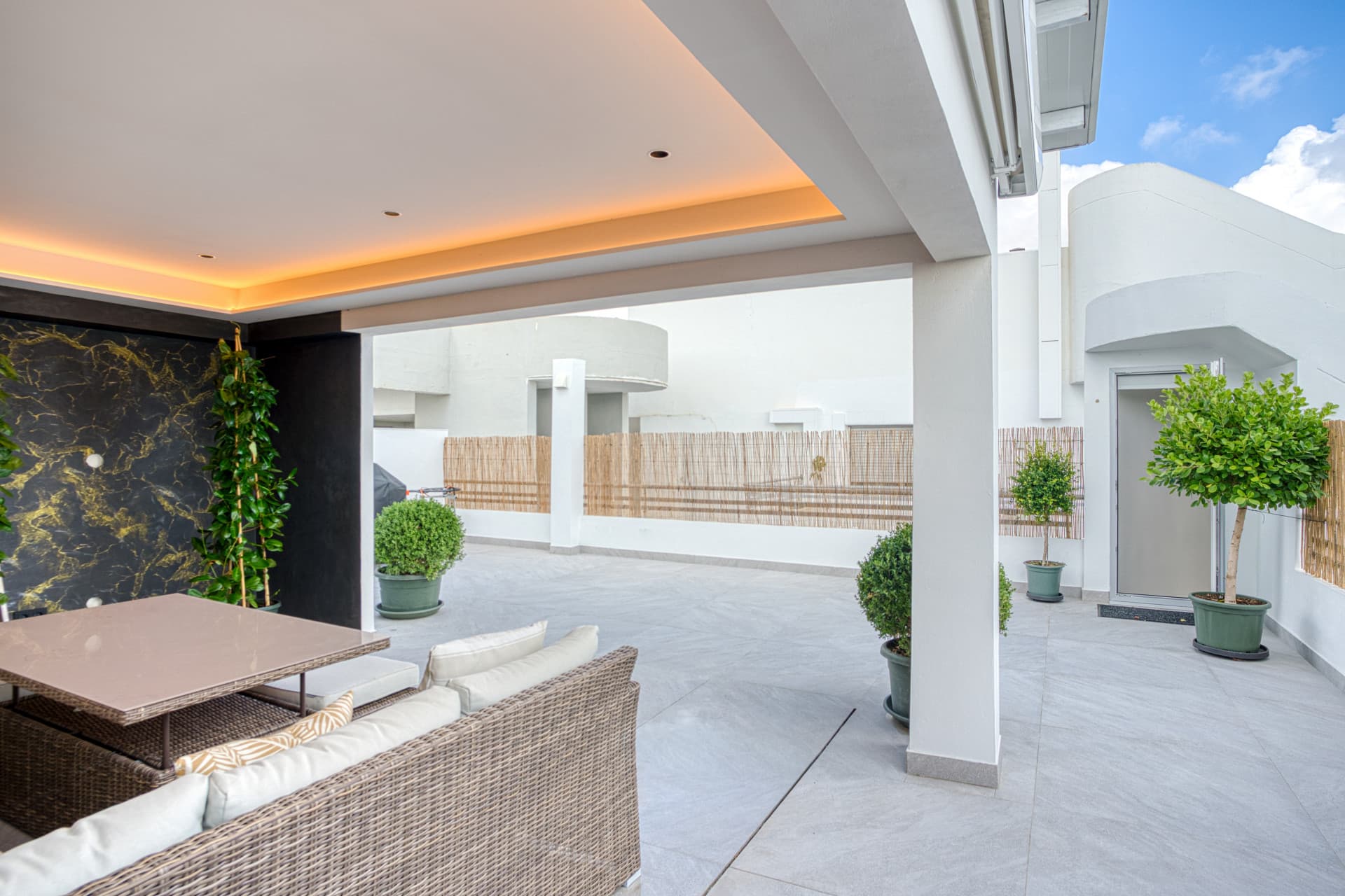 Fantastic west-facing duplex penthouse with solarium and stunning sunset views in La Cala Golf Resort, Mijas Costa