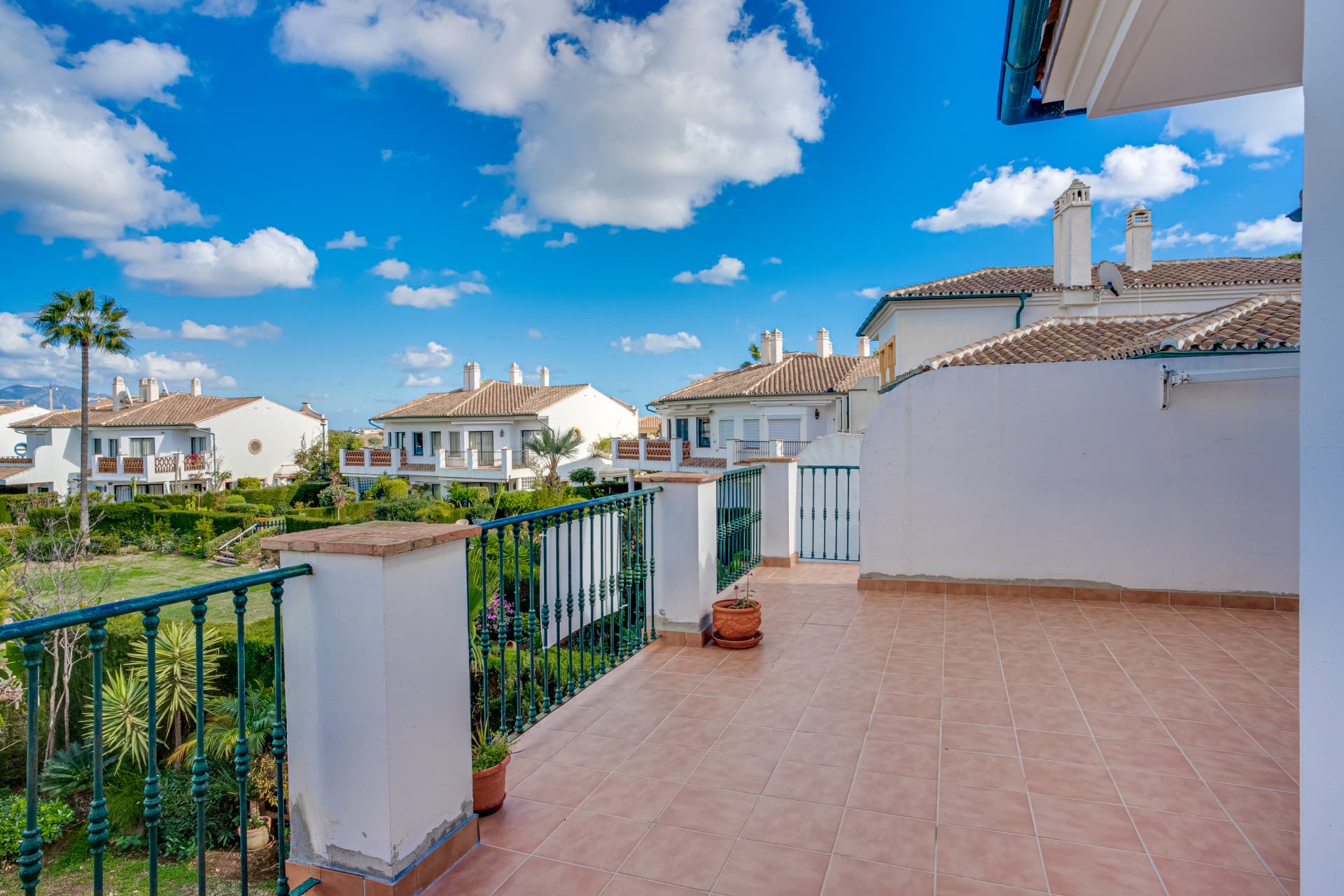 Lovely three-bedroom semi detached Villa in a gated community of Riviera Del Sol
