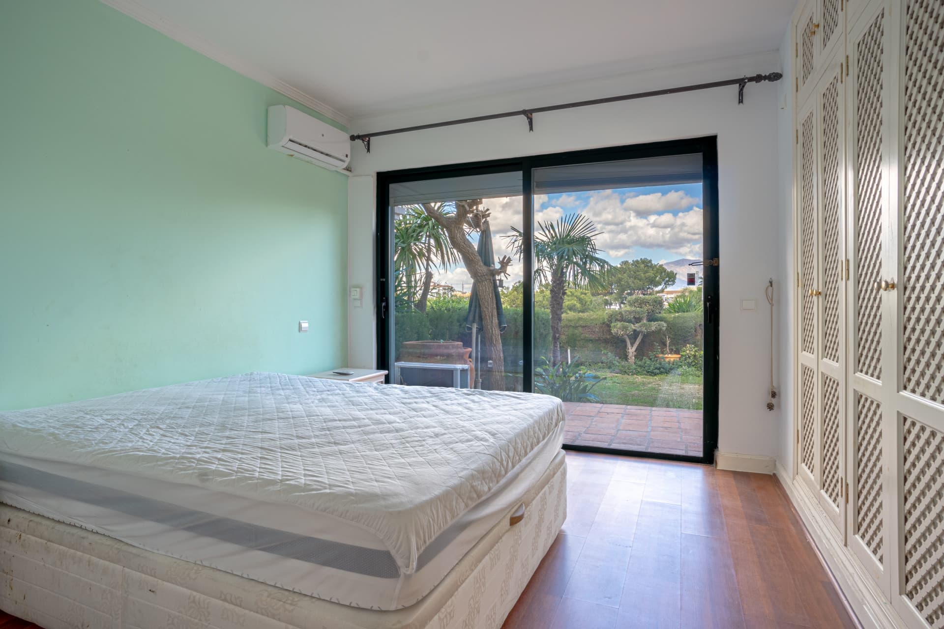Lovely three-bedroom semi detached Villa in a gated community of Riviera Del Sol