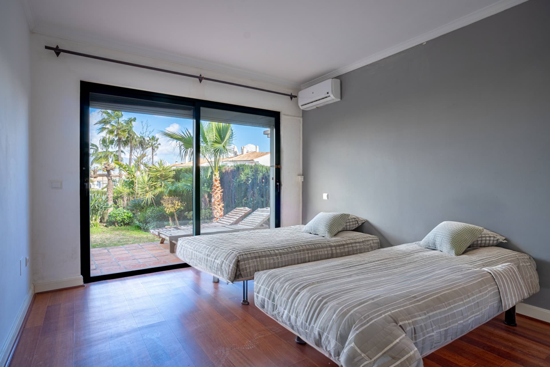 Lovely three-bedroom semi detached Villa in a gated community of Riviera Del Sol