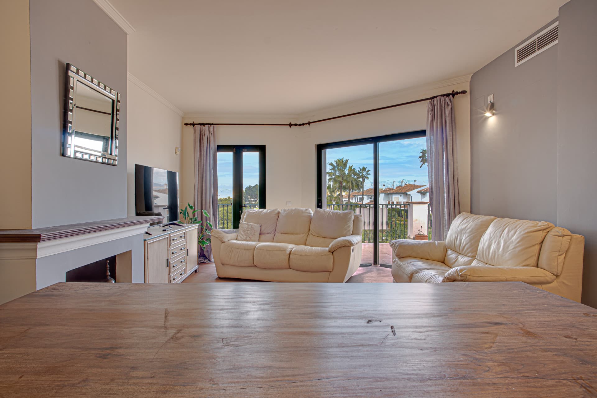 Lovely three-bedroom semi detached Villa in a gated community of Riviera Del Sol