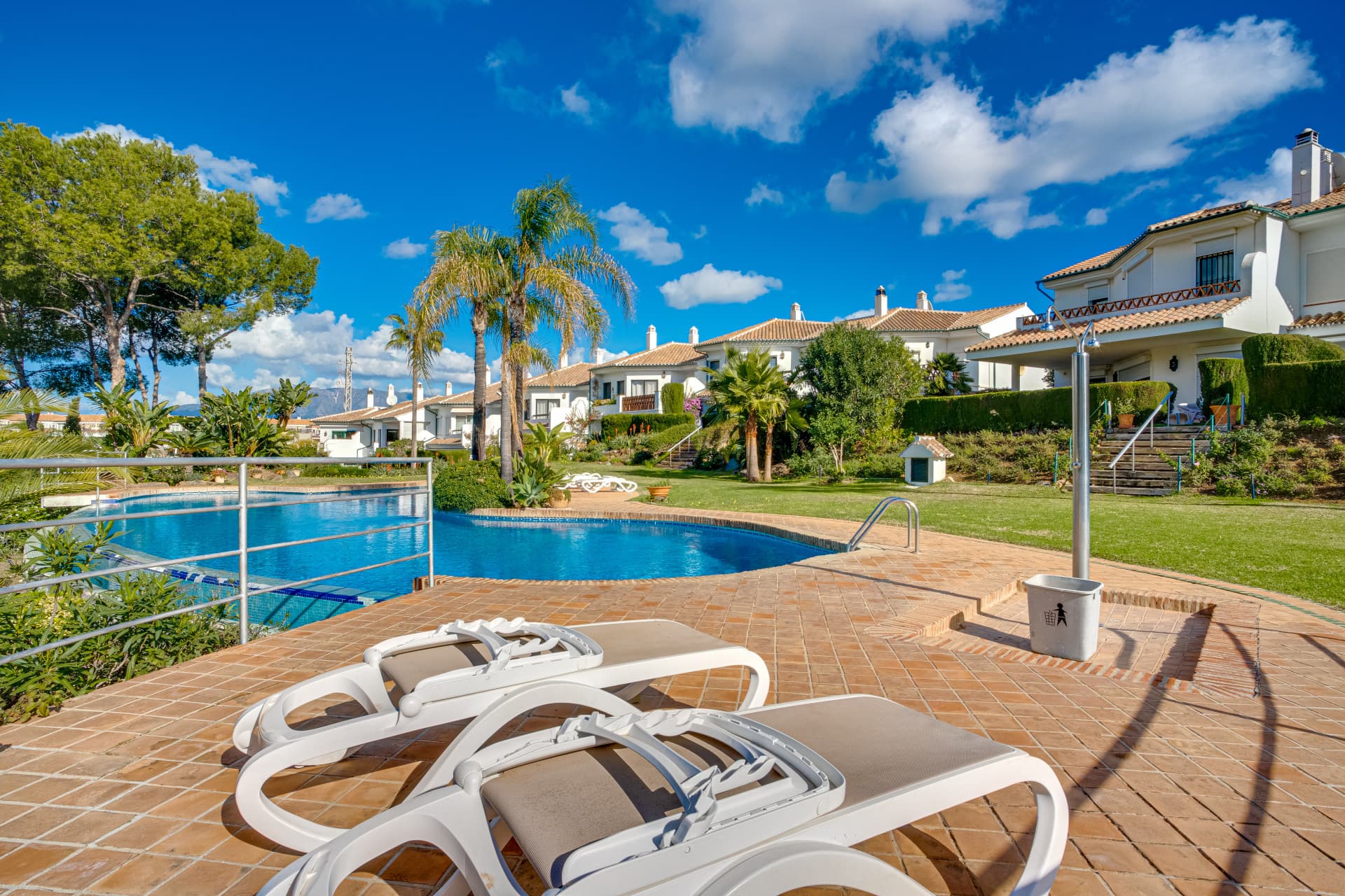 Lovely three-bedroom semi detached Villa in a gated community of Riviera Del Sol