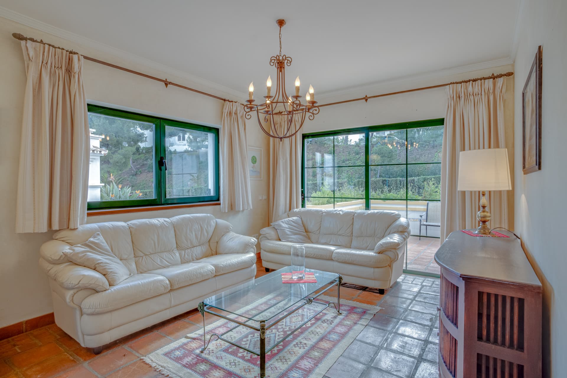 Lovely three-bedroom semi detached Villa in a gated community of Riviera Del Sol