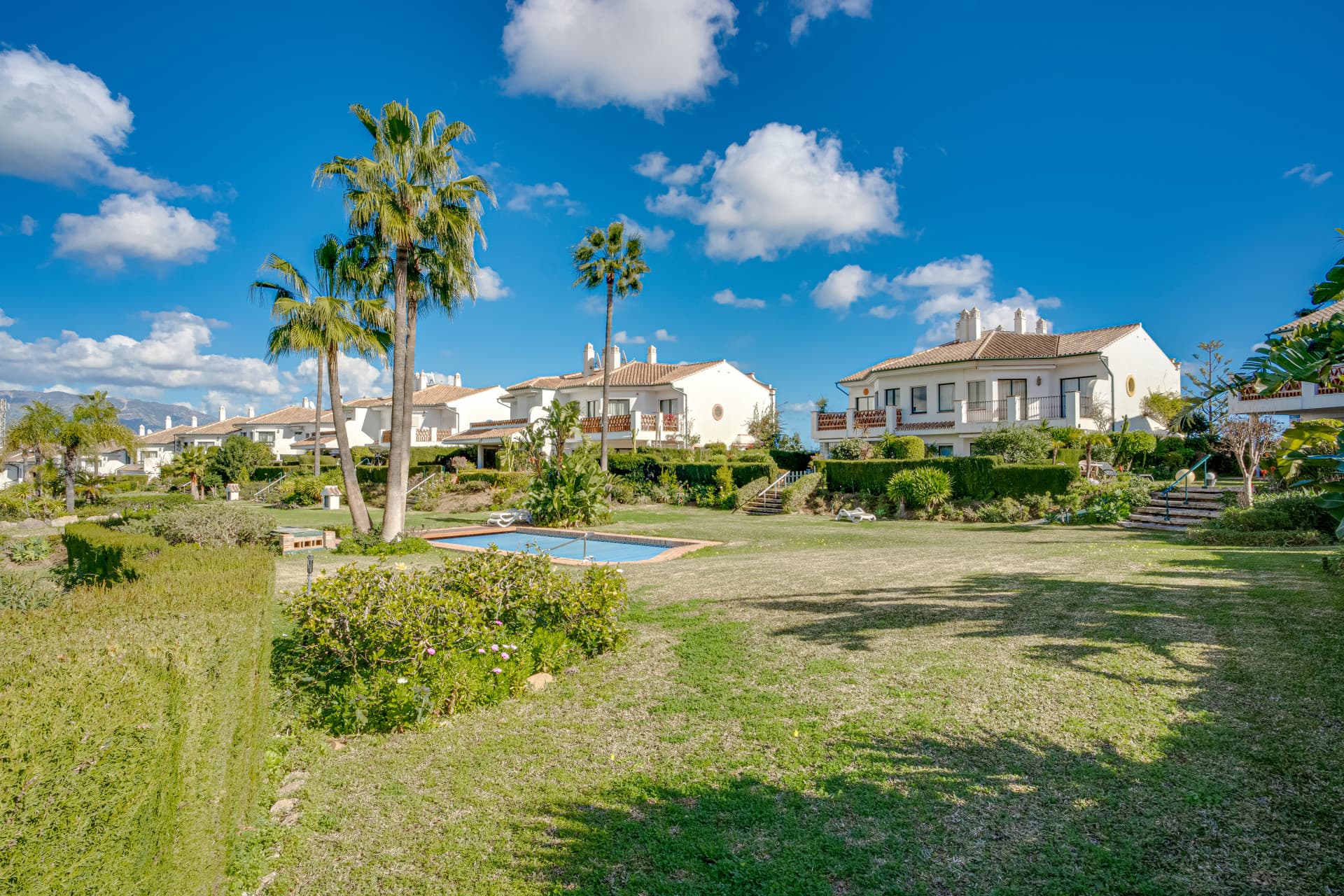 Lovely three-bedroom semi detached Villa in a gated community of Riviera Del Sol