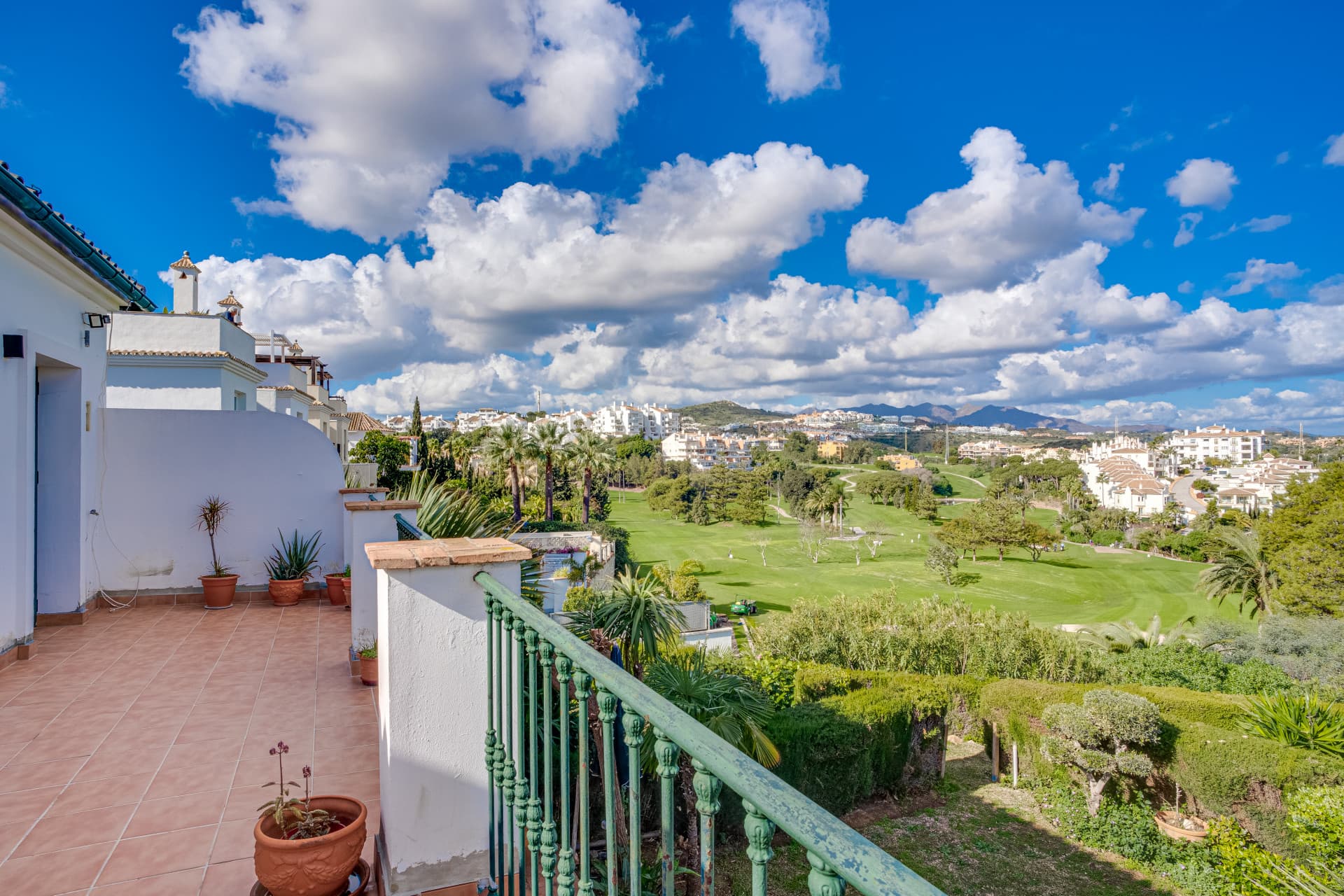 Lovely three-bedroom semi detached Villa in a gated community of Riviera Del Sol
