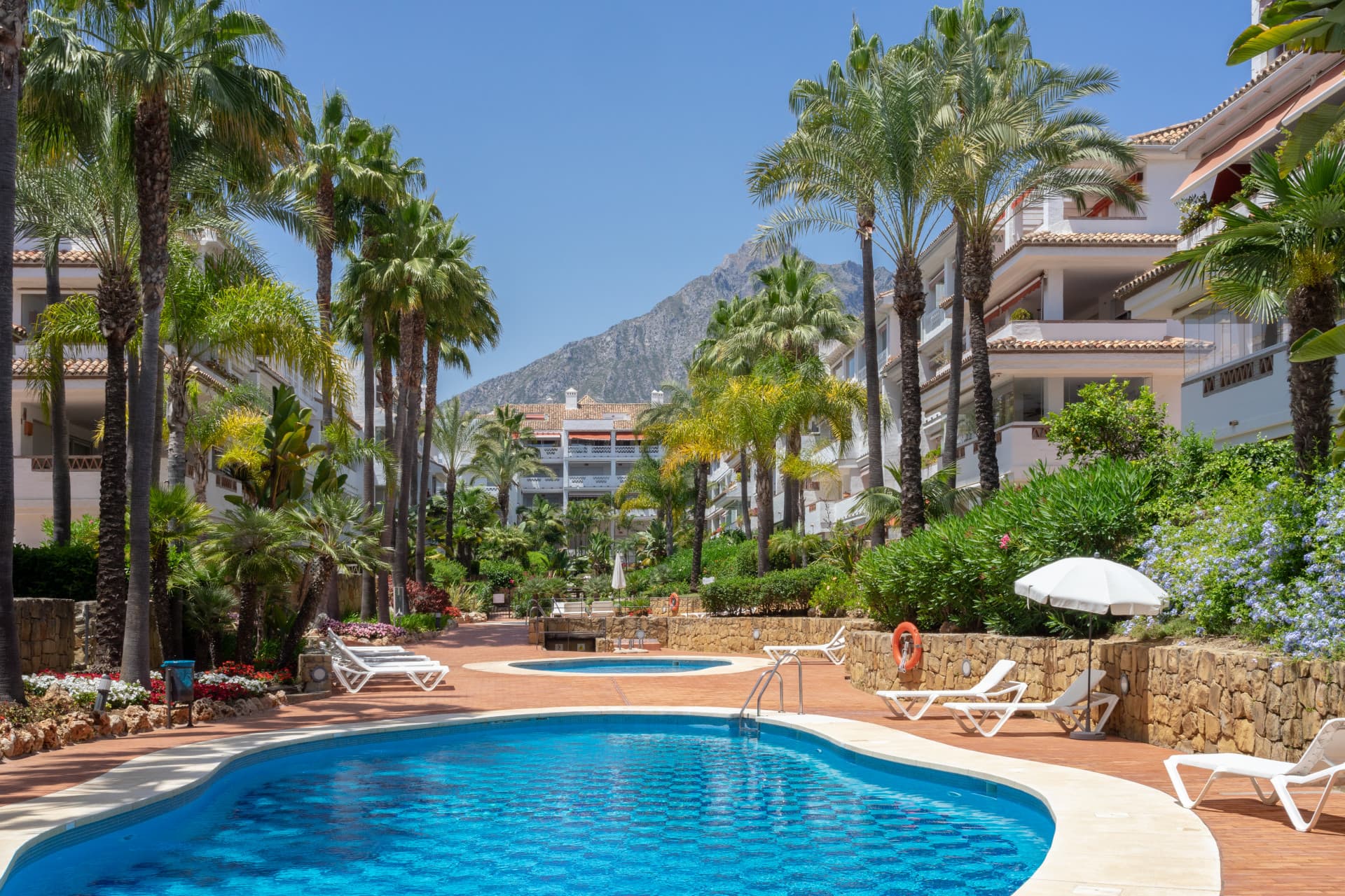 Excellent, fully renovated, three bedroom first floor apartment on Marbella’s Golden Mile