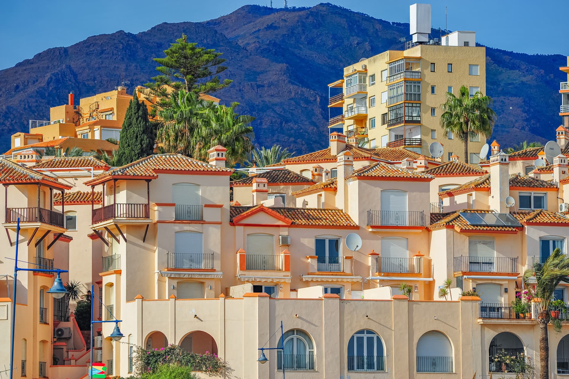 FANTASTIC 3 BEDROOM APARTMENT IN THE CENTER OF ESTEPONA