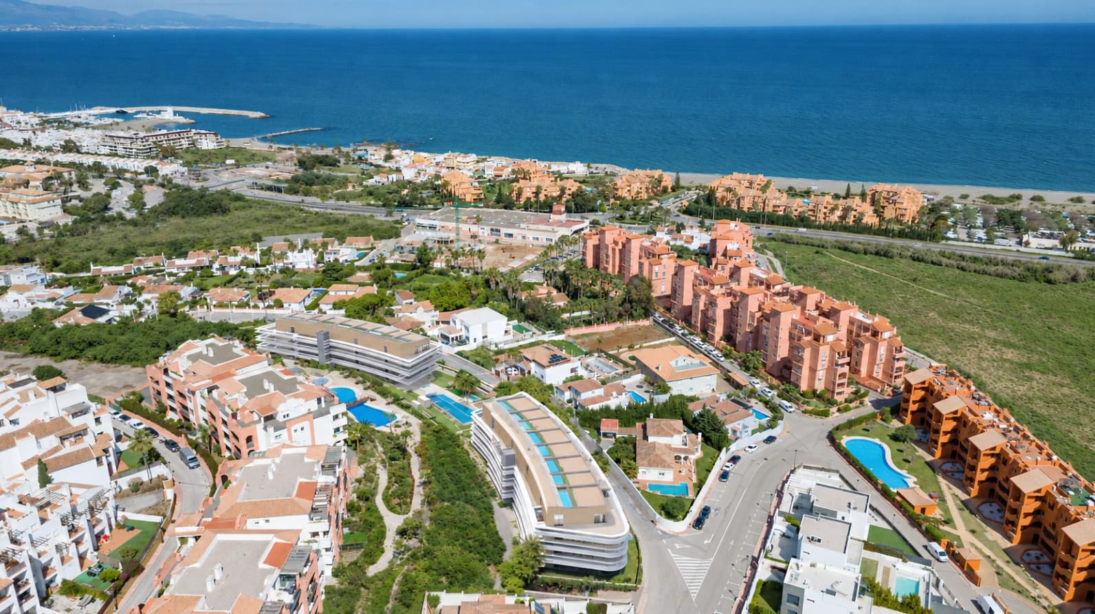 Exclusivo apartamento de obra nueva con terraza de 94 m² y vistas en Los Hidalgos, Manilva