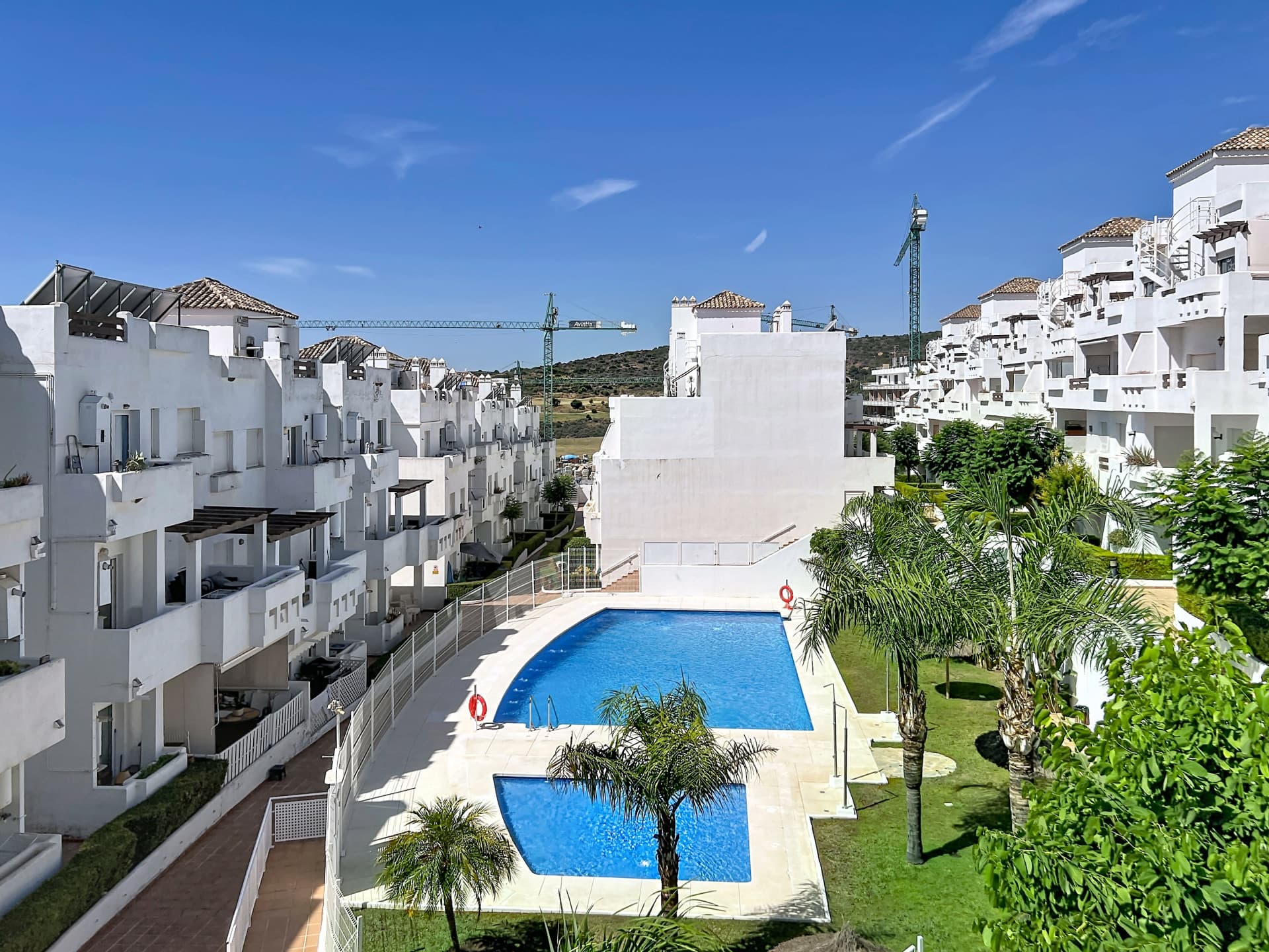 Stunning Penthouse with Rooftop Solarium and Panoramic Golf, Mountain & Sea Views in Valle Romano, Estepona
