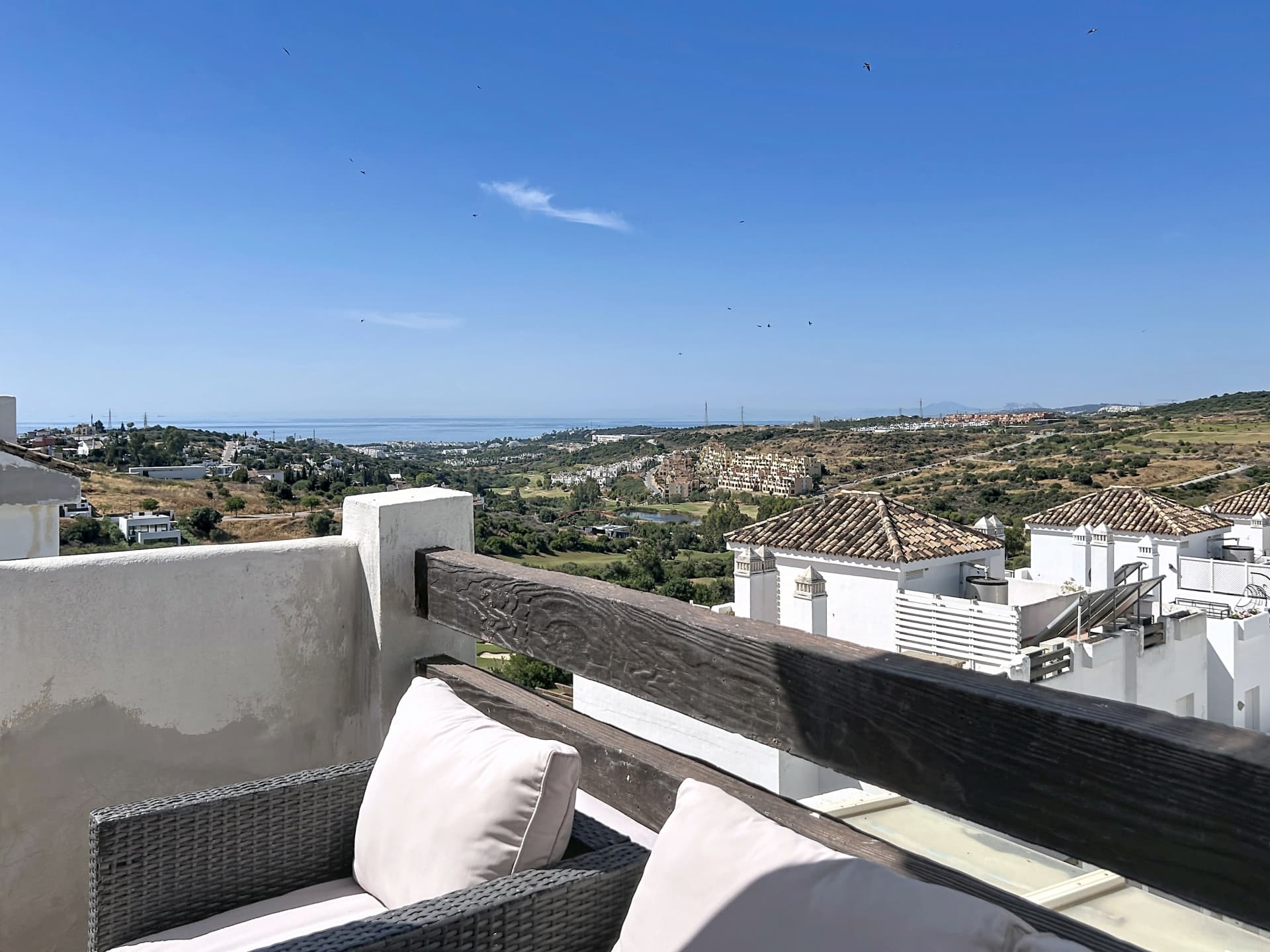 Stunning Penthouse with Rooftop Solarium and Panoramic Golf, Mountain & Sea Views in Valle Romano, Estepona