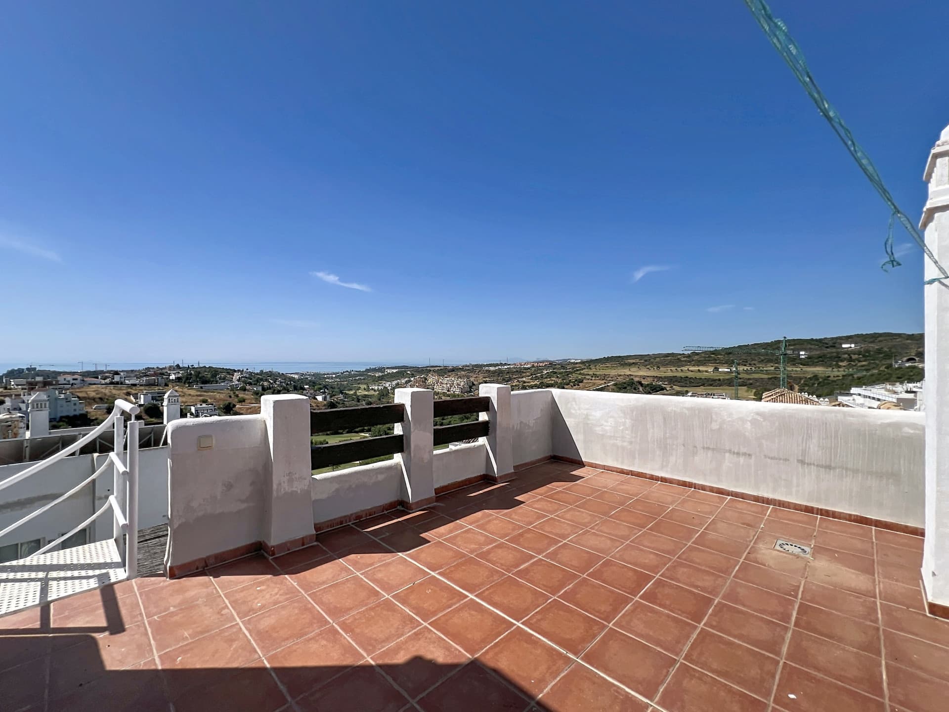 Stunning Penthouse with Rooftop Solarium and Panoramic Golf, Mountain & Sea Views in Valle Romano, Estepona