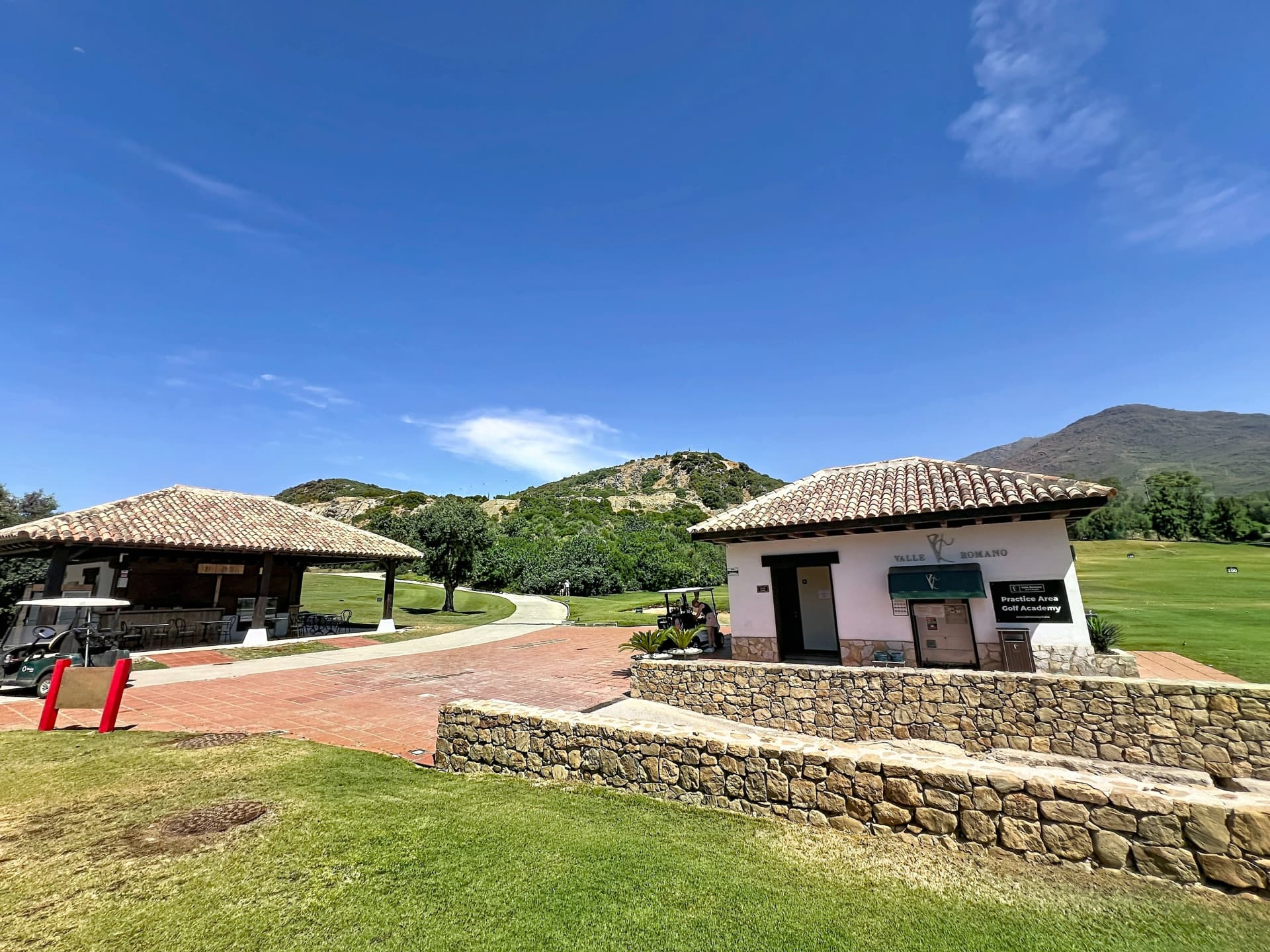 Stunning Penthouse with Rooftop Solarium and Panoramic Golf, Mountain & Sea Views in Valle Romano, Estepona