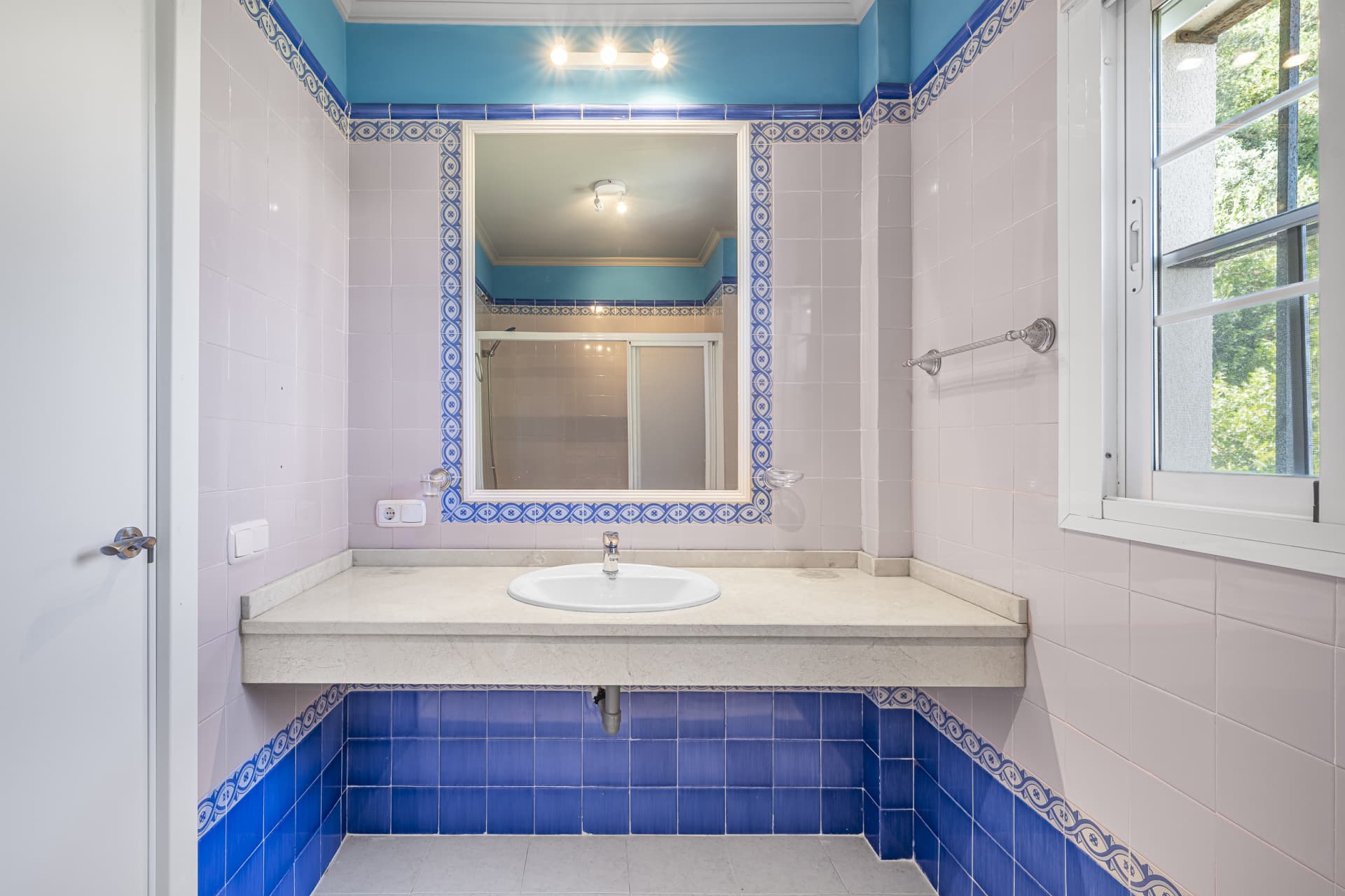 FIRST FLOOR APARTMENT WITH PANORAMIC VIEWS IN MANILVA! Great Opportunity on the COSTA DEL SOL!