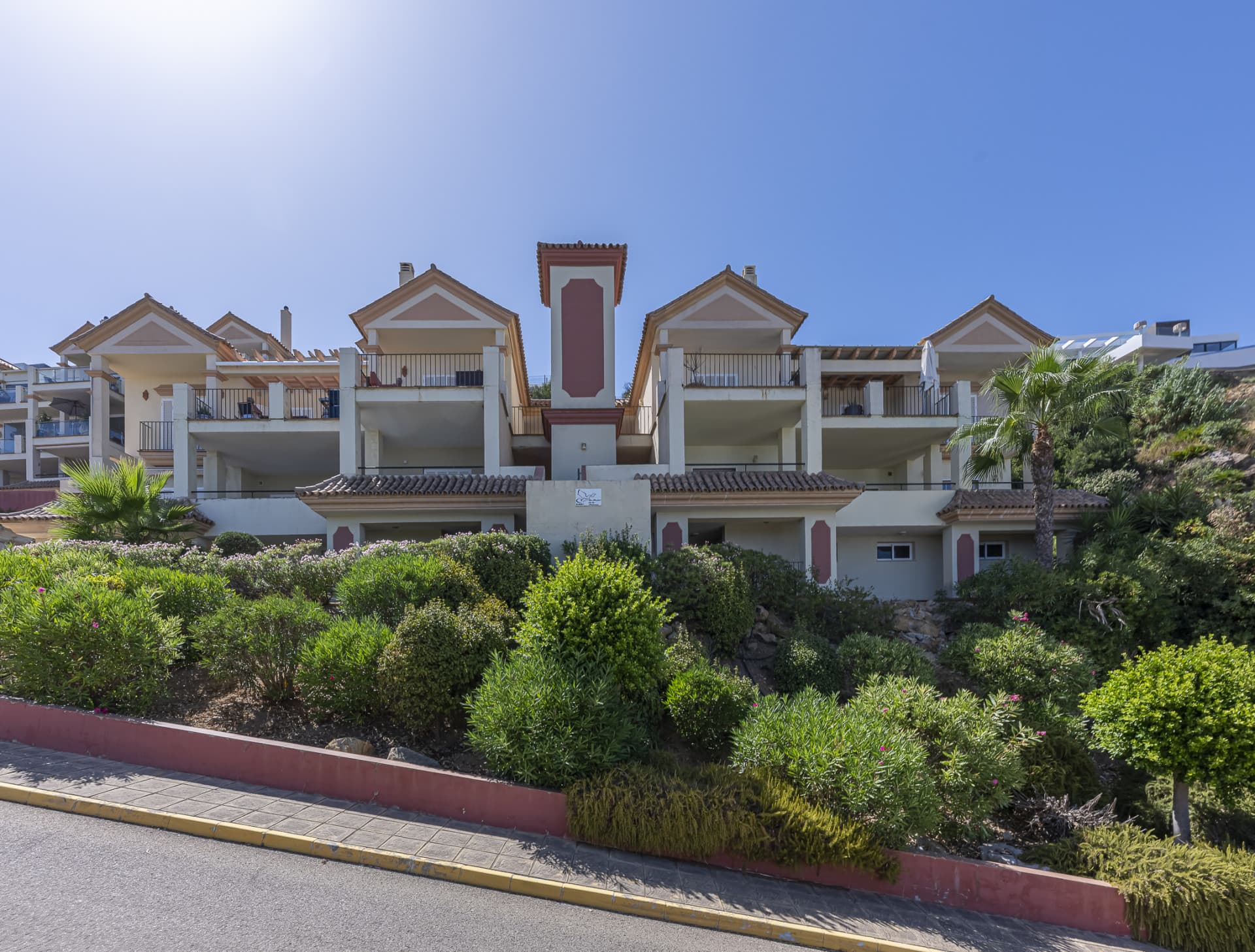FIRST FLOOR APARTMENT WITH PANORAMIC VIEWS IN MANILVA! Great Opportunity on the COSTA DEL SOL!