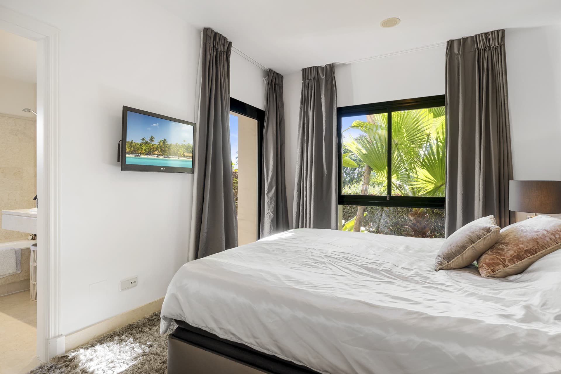 Ground Floor Apartment for Sale in Capanes del Golf, Benahavís – Luxury Gated Community