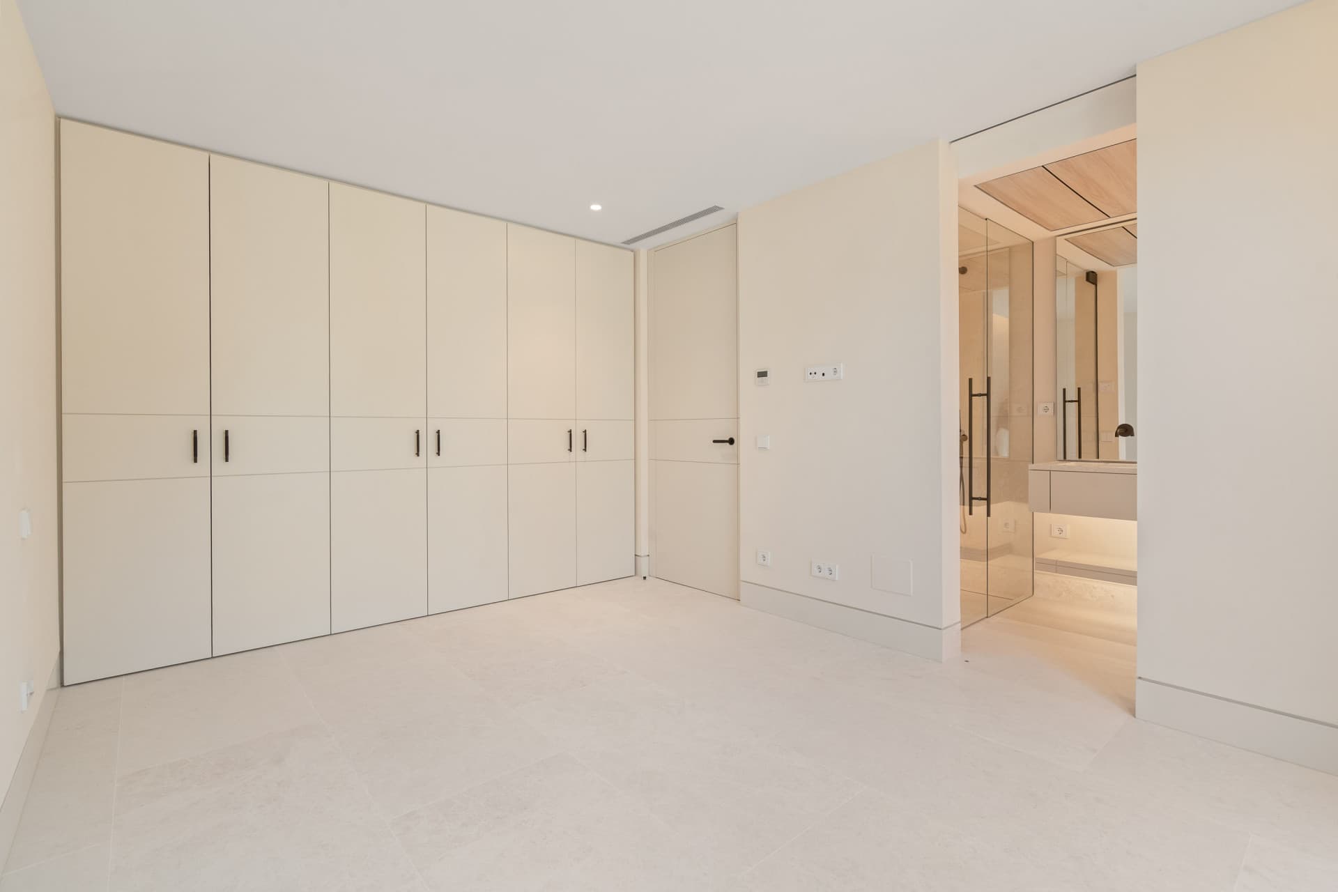 Luxurious 4-bed Apartment in the Prestigious UNO Marbella