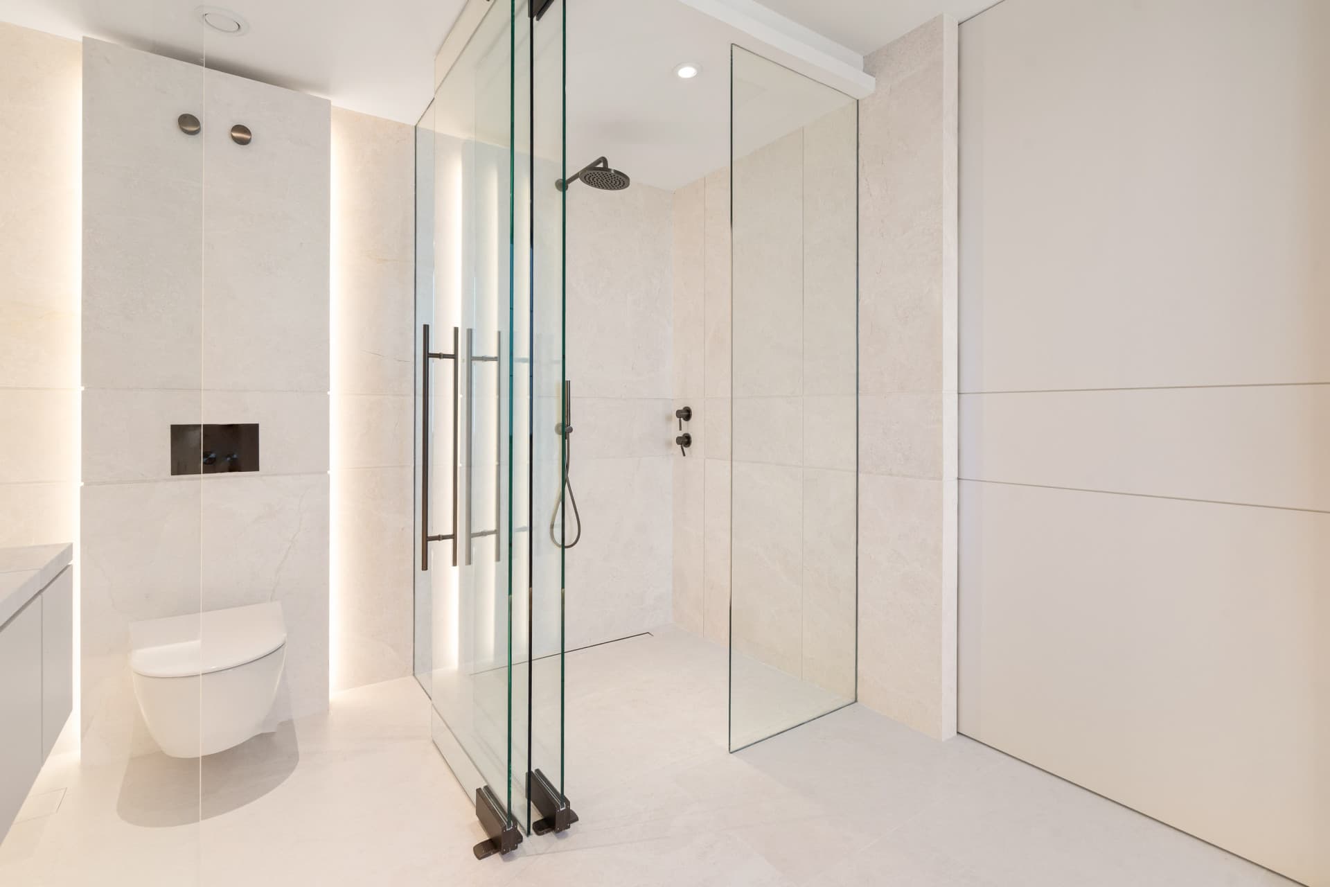 Luxurious 4-bed Apartment in the Prestigious UNO Marbella