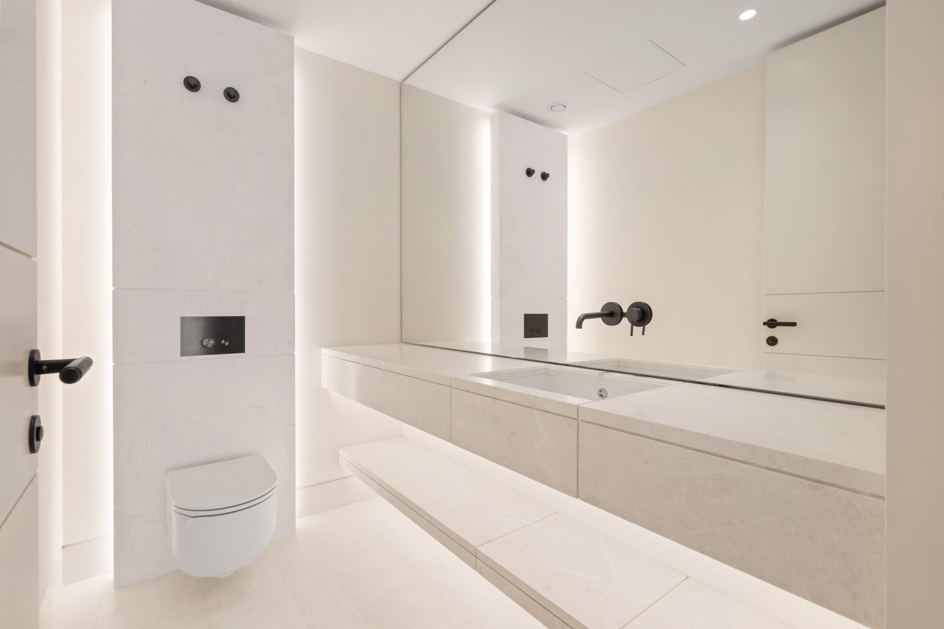 Luxurious 4-bed Apartment in the Prestigious UNO Marbella