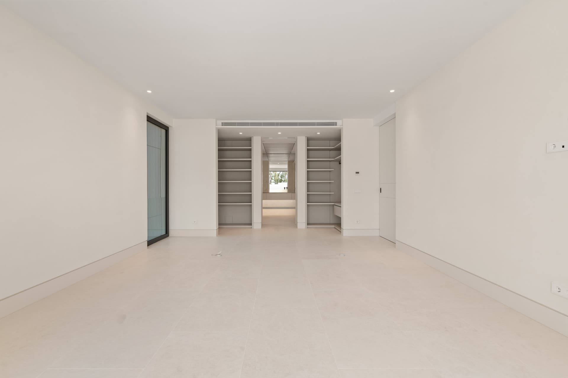 Luxurious 4-bed Apartment in the Prestigious UNO Marbella