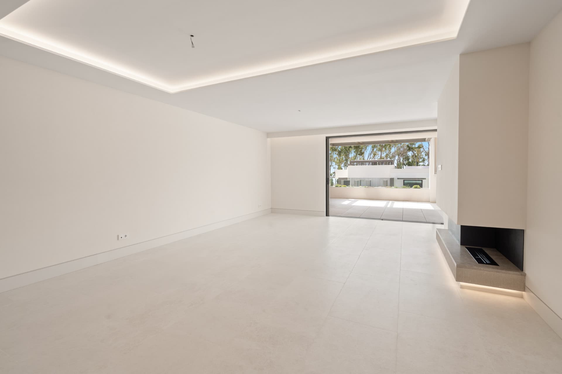 Luxurious 4-bed Apartment in the Prestigious UNO Marbella
