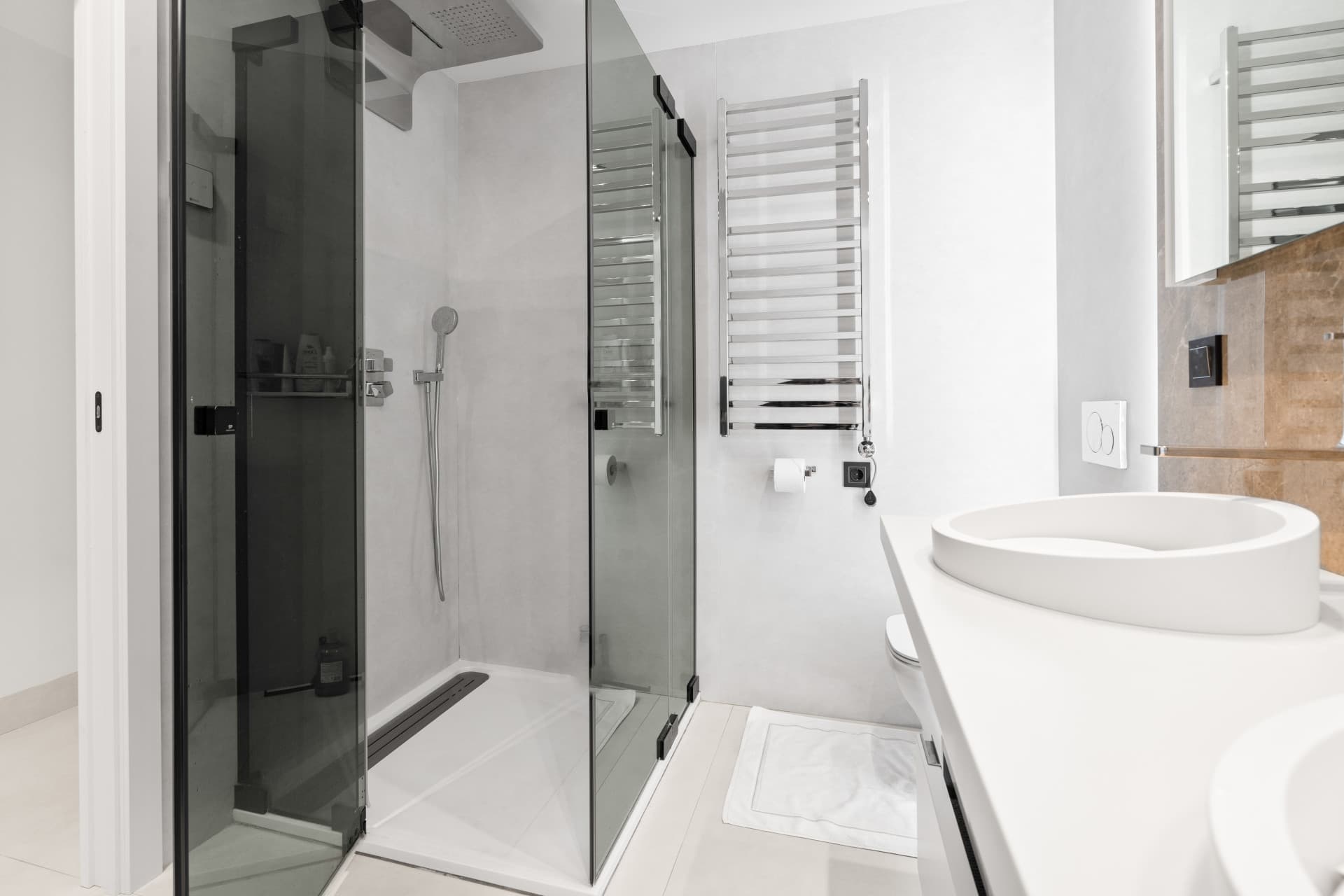 Stunning Fully Renovated 4-Bedroom Apartment in Playas del Duque – Puerto Banús