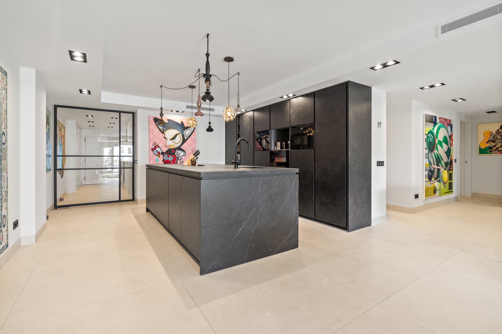 Stunning Fully Renovated 4-Bedroom Apartment in Playas del Duque – Puerto Banús