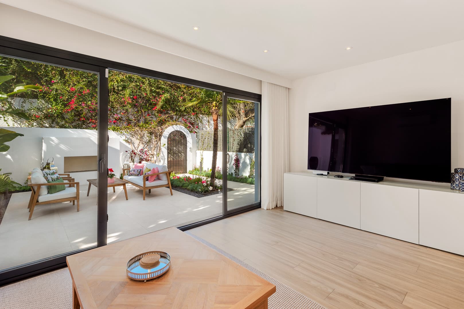 Villa Verano - Stunning recently renovated villa with excellent sea views situated in Sierra Blanca, Marbella