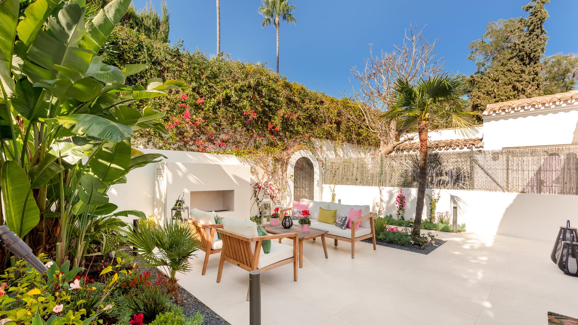 Villa Verano - Stunning recently renovated villa with excellent sea views situated in Sierra Blanca, Marbella