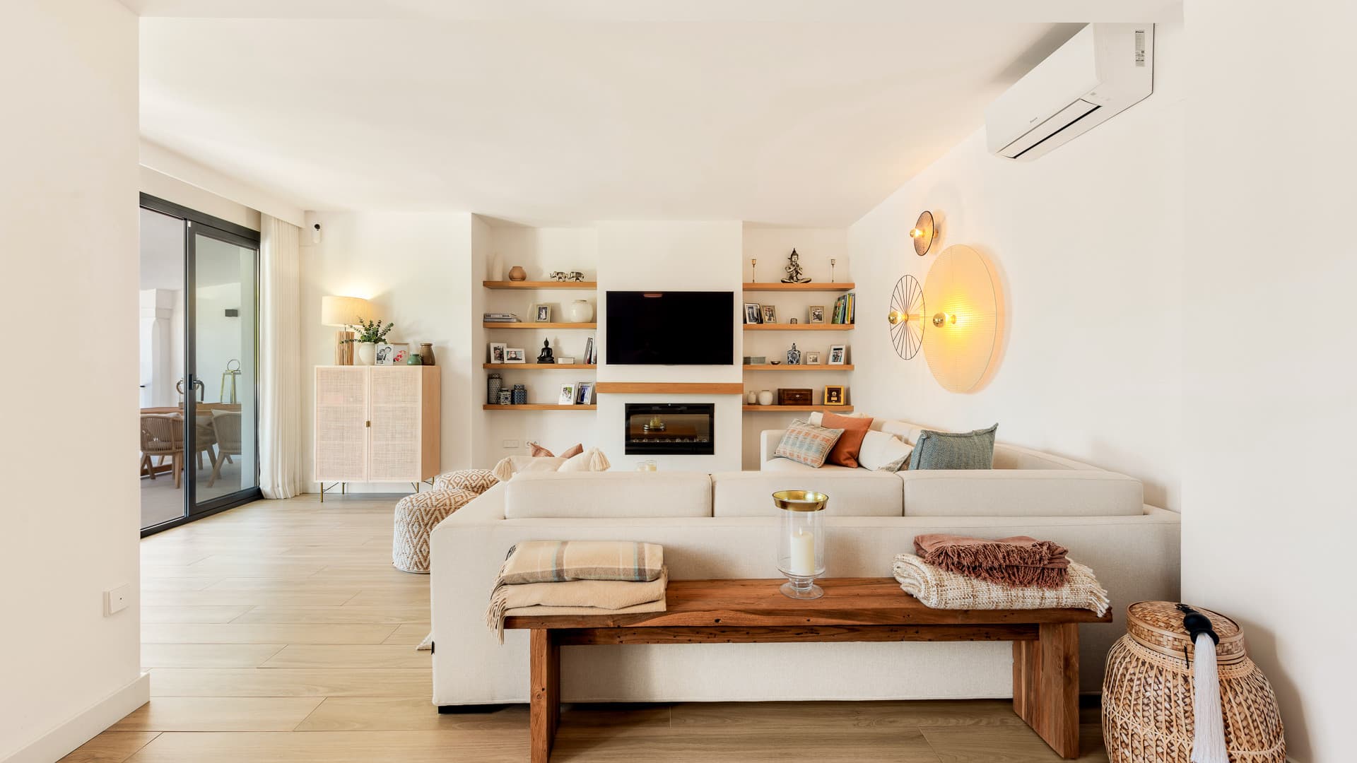 Villa Verano - Stunning recently renovated villa with excellent sea views situated in Sierra Blanca, Marbella