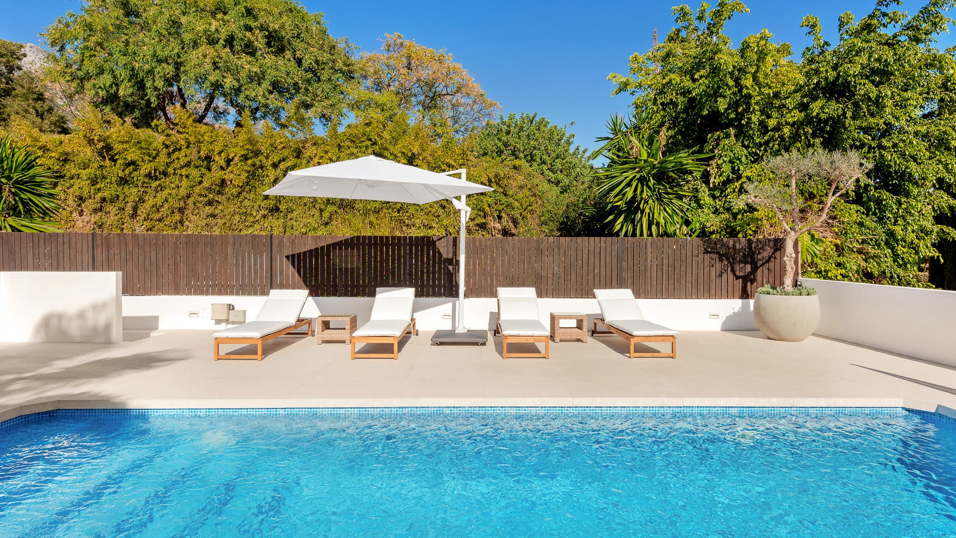 Villa Verano - Stunning recently renovated villa with excellent sea views situated in Sierra Blanca, Marbella