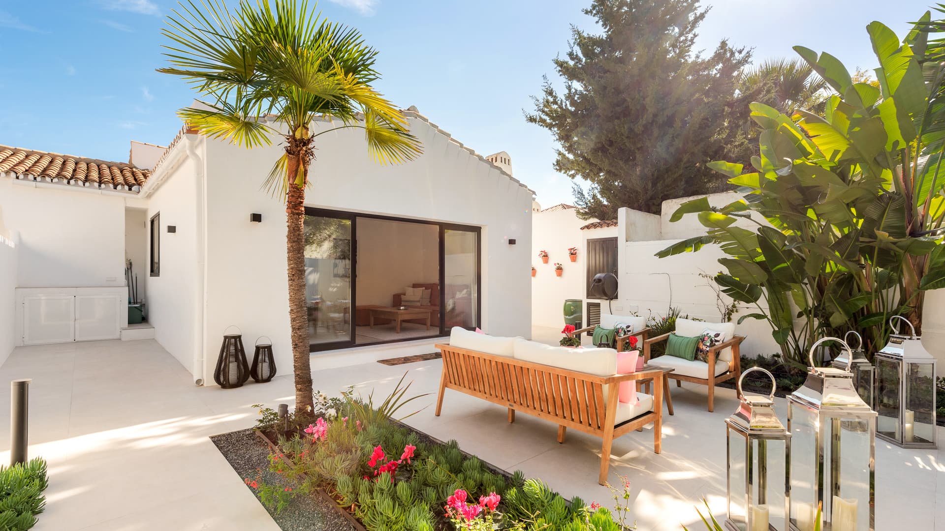 Villa Verano - Stunning recently renovated villa with excellent sea views situated in Sierra Blanca, Marbella