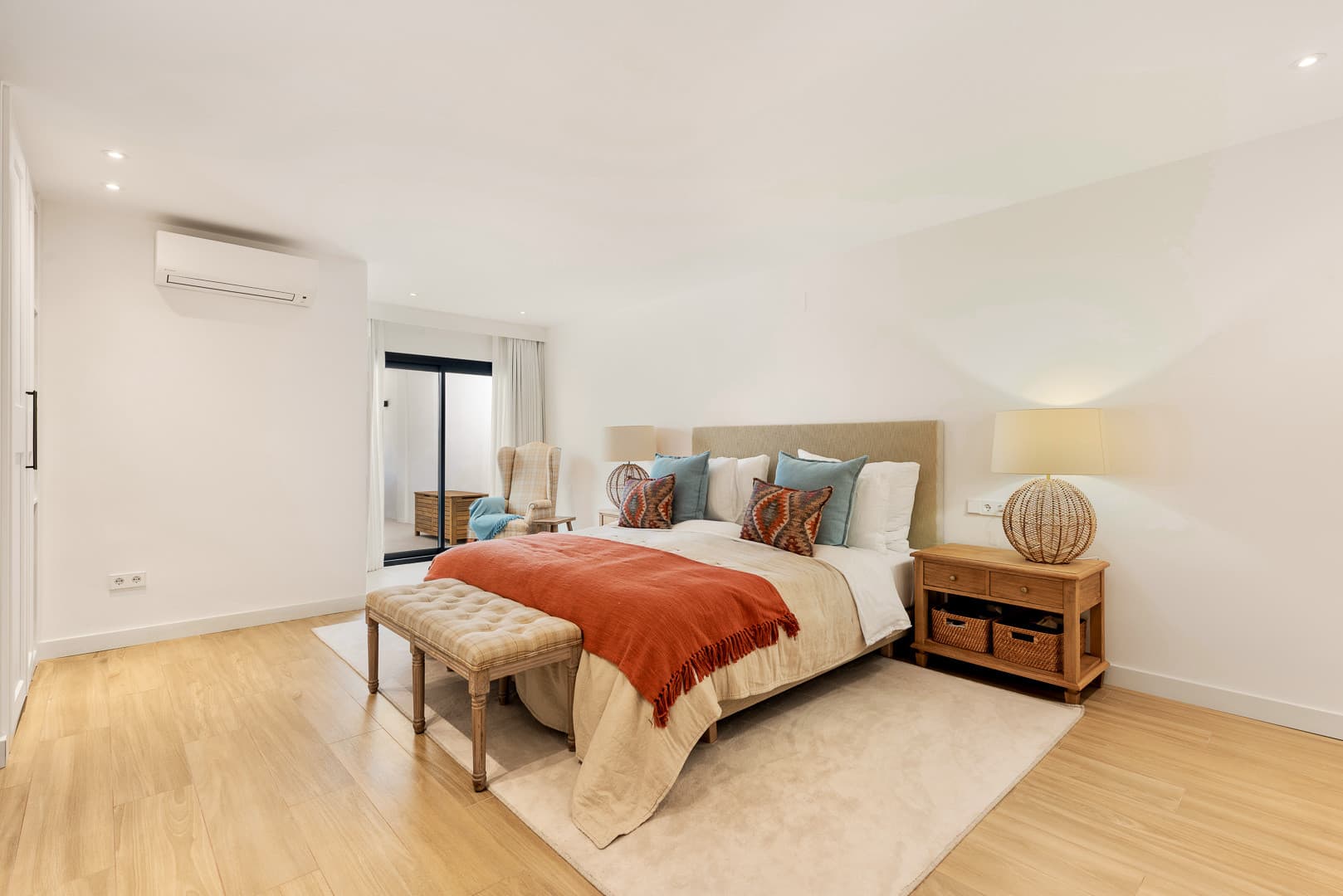 Villa Verano - Stunning recently renovated villa with excellent sea views situated in Sierra Blanca, Marbella
