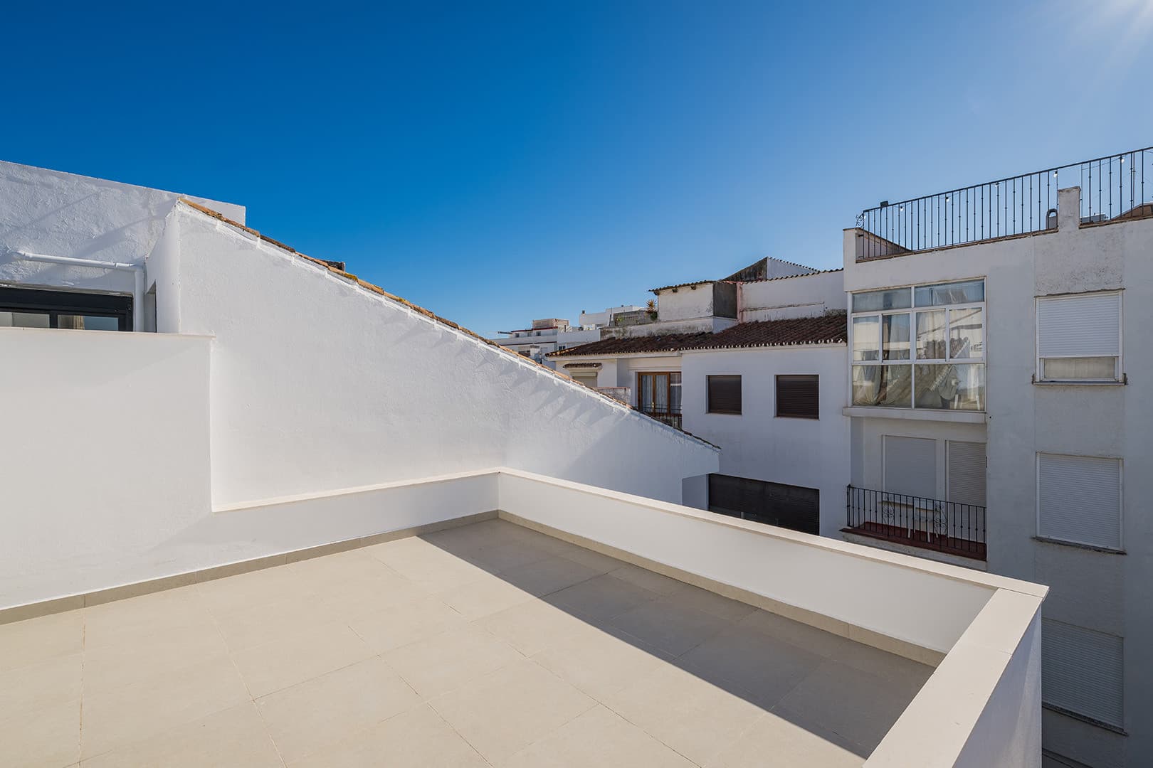 Modern 3-Bed Andalusian Townhouse with Patio and Spacious Terraces