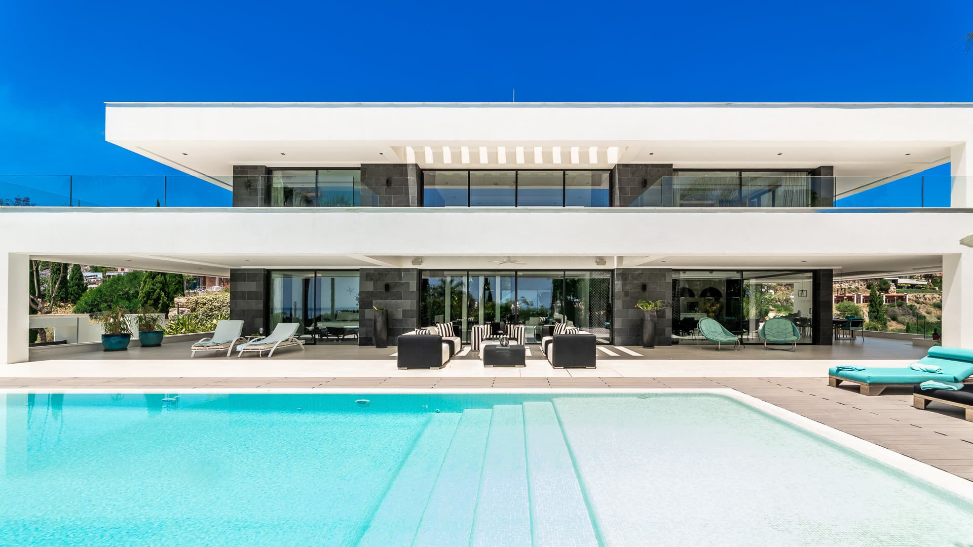 Espectacular villa de nueva contrucción con vistas al mar y al golf