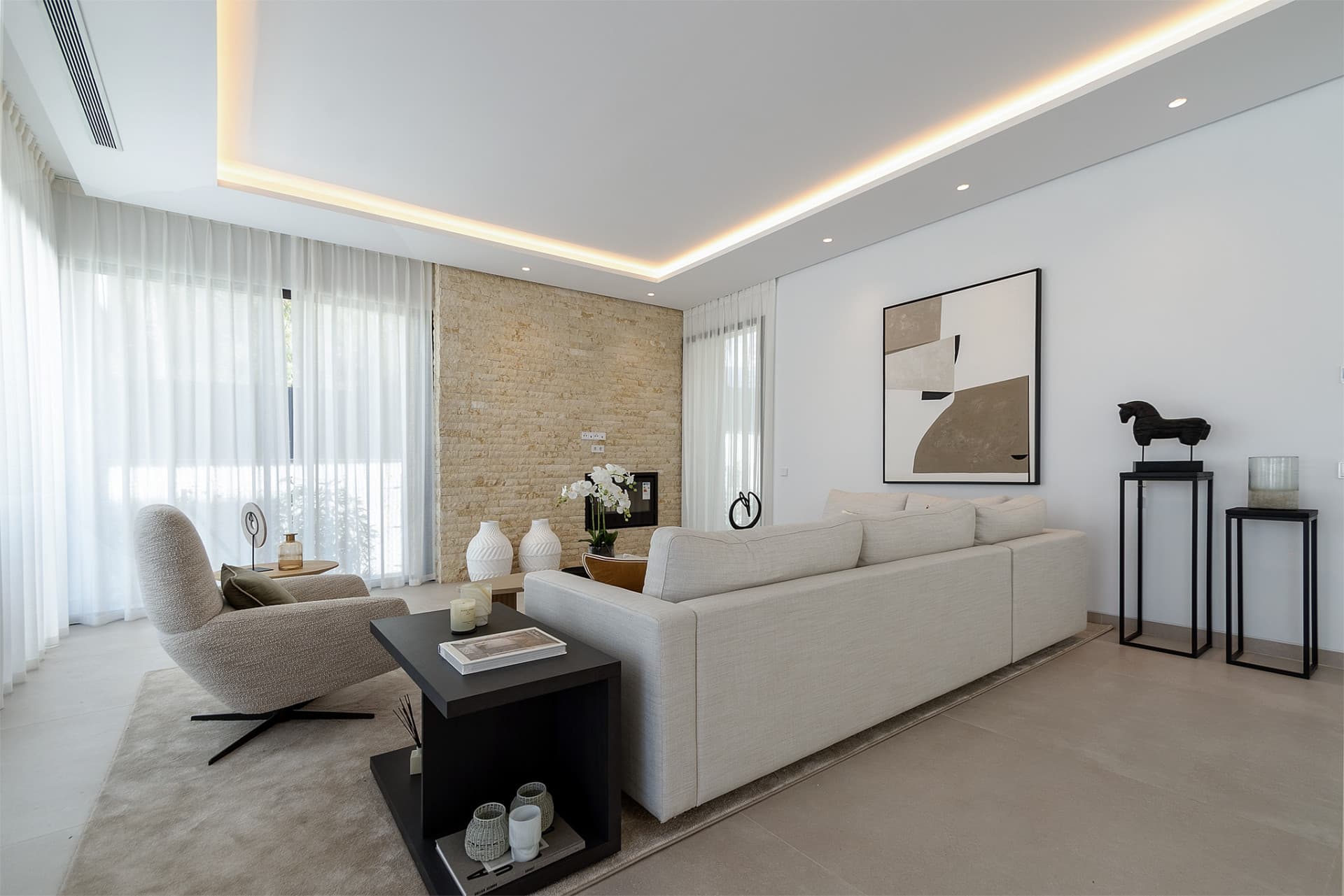 Beautiful villa in a gated community in the center of Marbella, near the beach