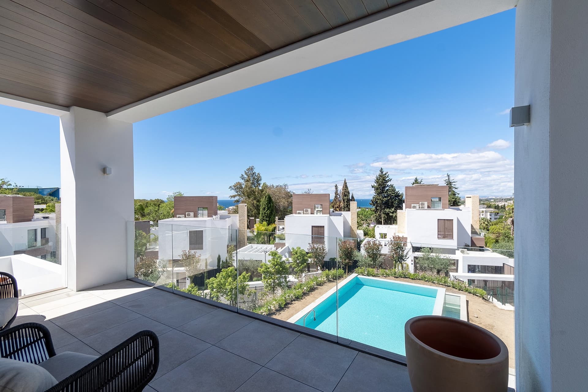 Beautiful villa in a gated community in the center of Marbella, near the beach