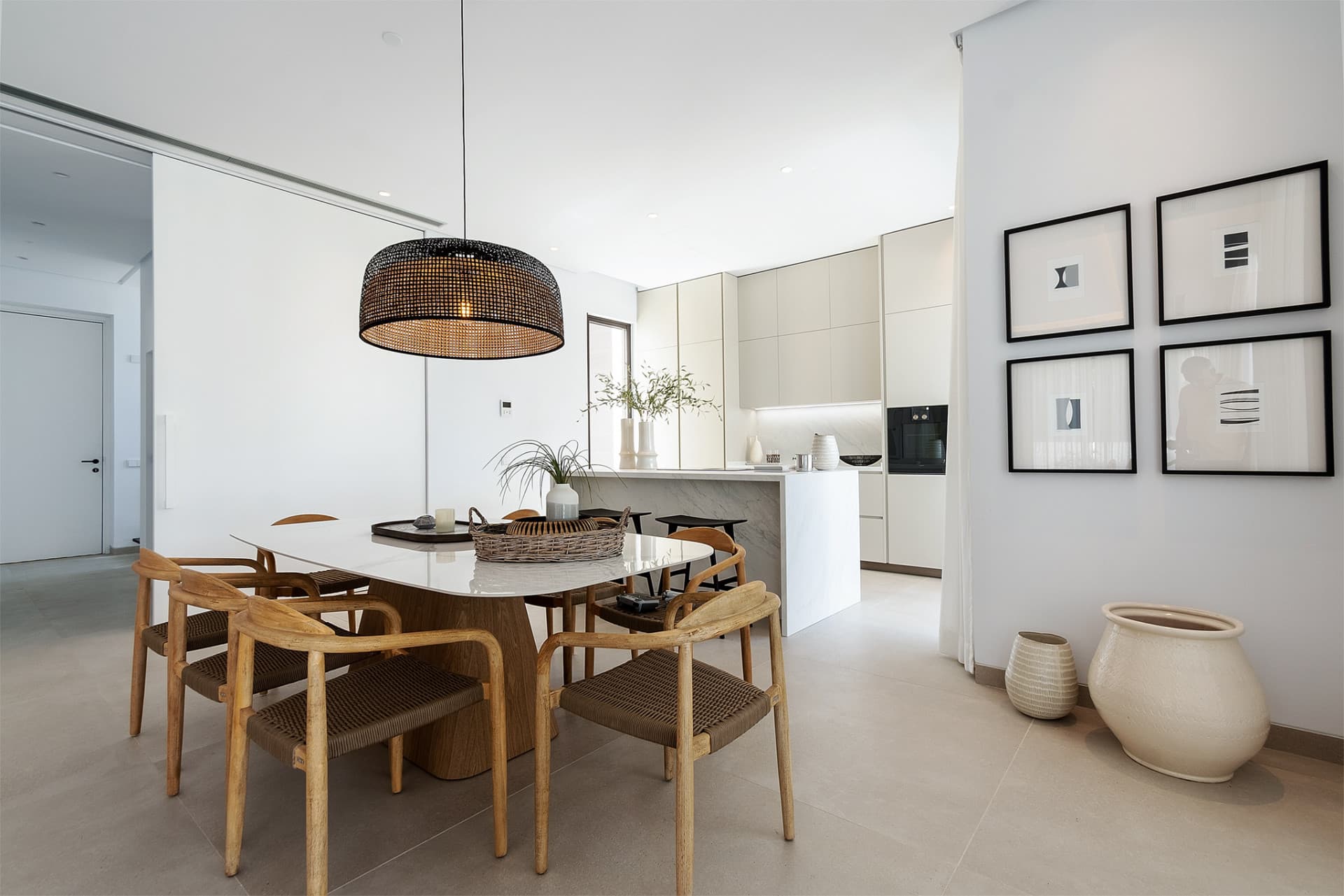 Beautiful villa in a gated community in the center of Marbella, near the beach