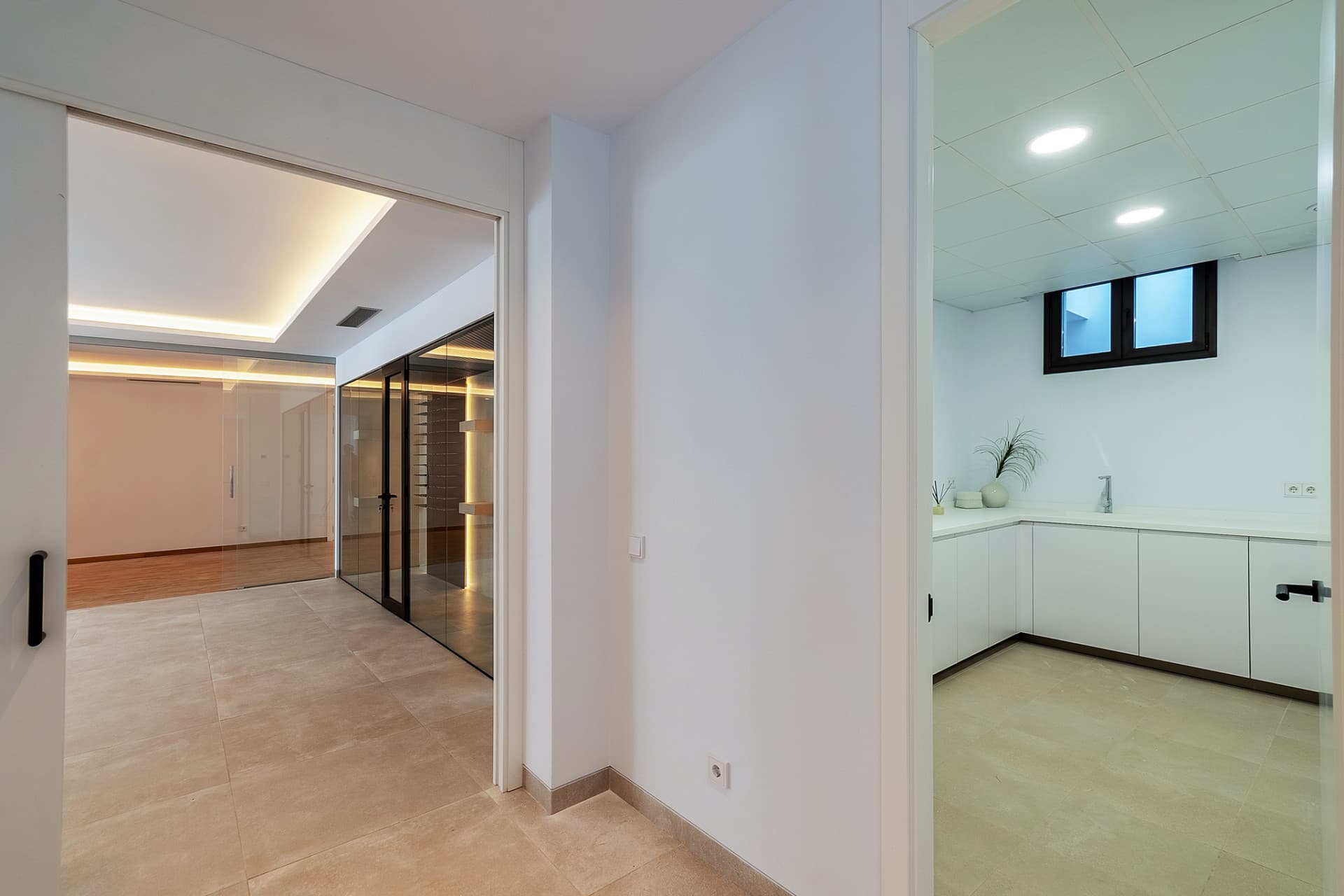 Beautiful villa in a gated community in the center of Marbella, near the beach