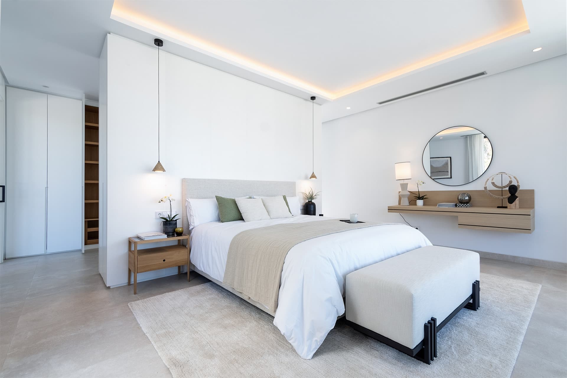 Beautiful villa in a gated community in the center of Marbella, near the beach