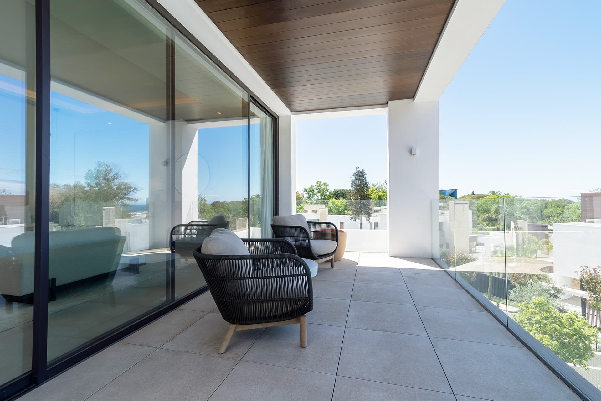 Beautiful villa in a gated community in the center of Marbella, near the beach