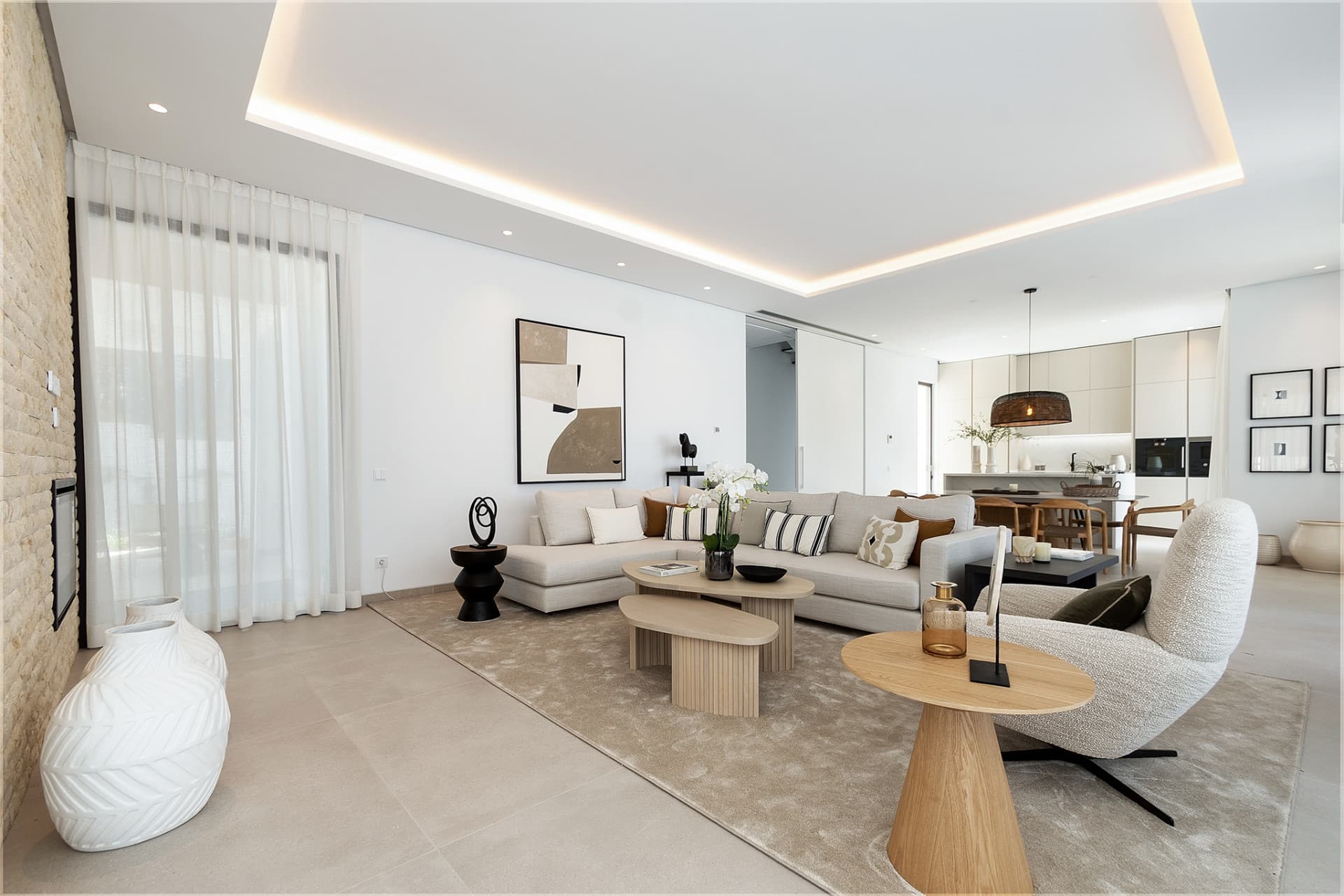 Beautiful villa in a gated community in the center of Marbella, near the beach
