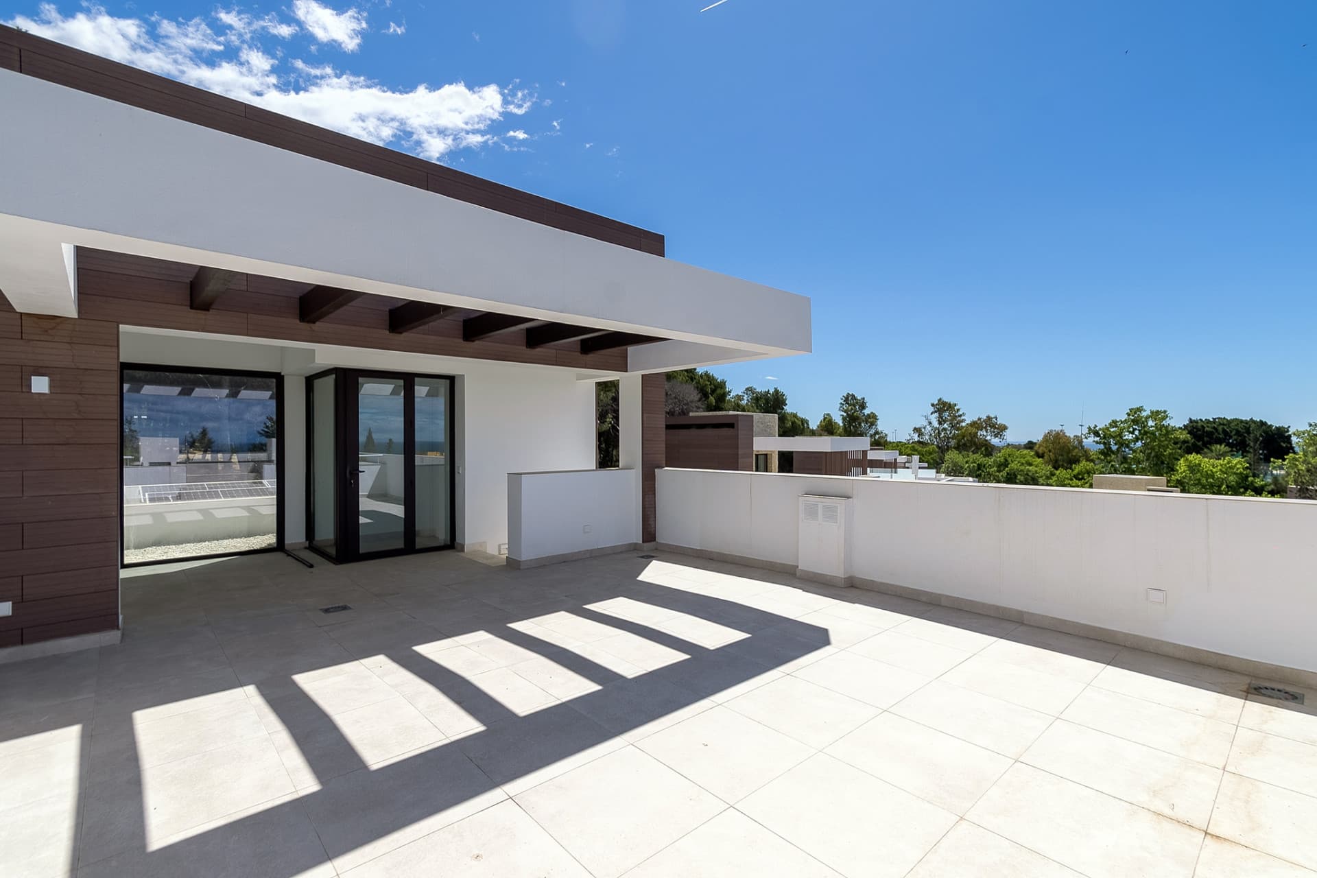 Beautiful villa in a gated community in the center of Marbella, near the beach