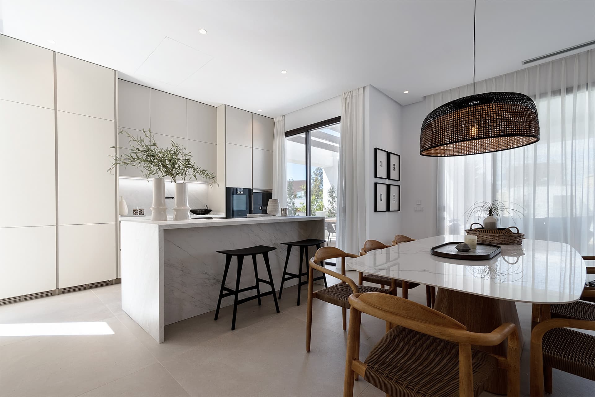 Beautiful villa in a gated community in the center of Marbella, near the beach