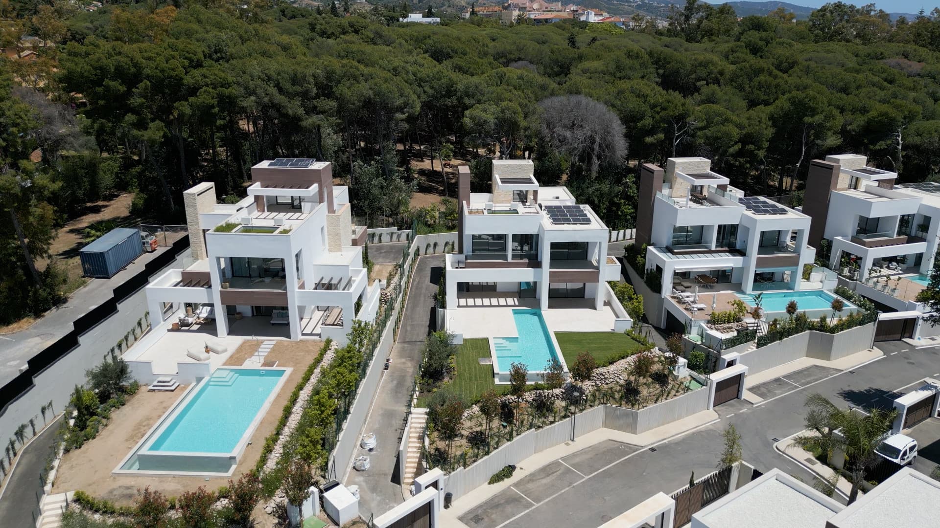 Schöne Villa in einer gated Gemeinde im Zentrum von Marbella, in der Nähe des Strandes