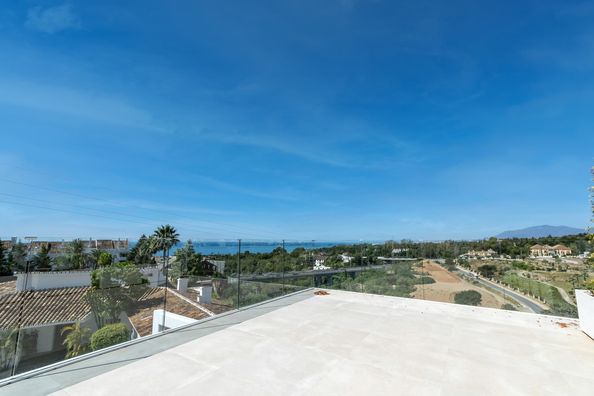 Discover luxury and exclusivity in stunning villa located in the prestigious Paseo de Los Jazmines, corner with Rosonva