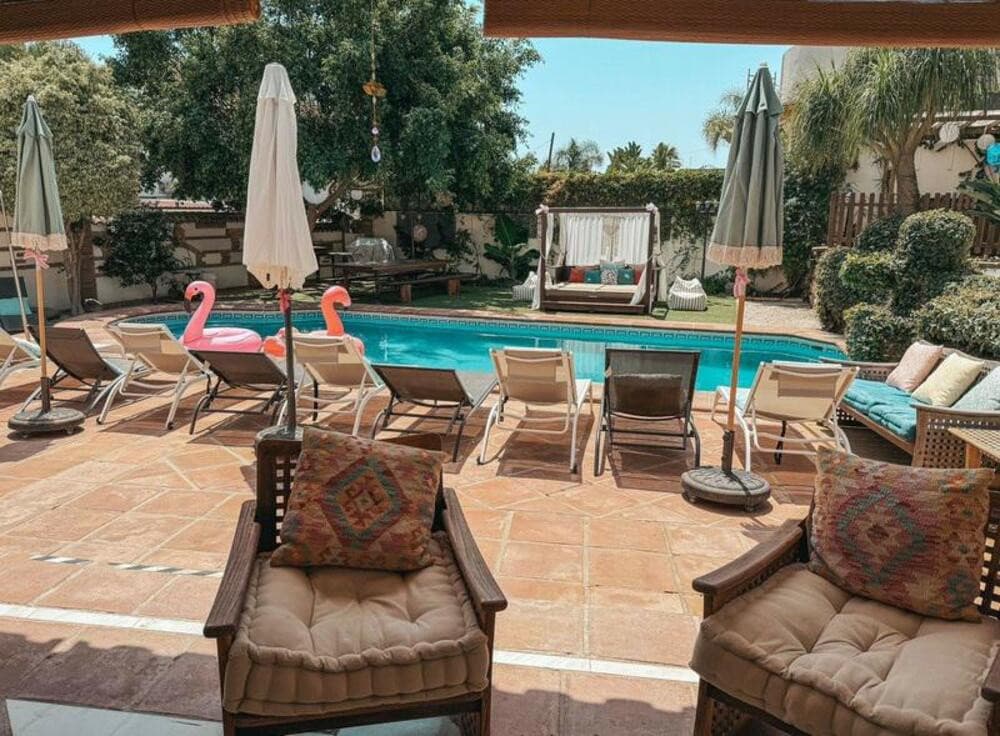 Vila em Nova Andaluzia, Marbella Apresentamos esta magnífica vila localizada em uma das áreas mais exclusivas e demandad