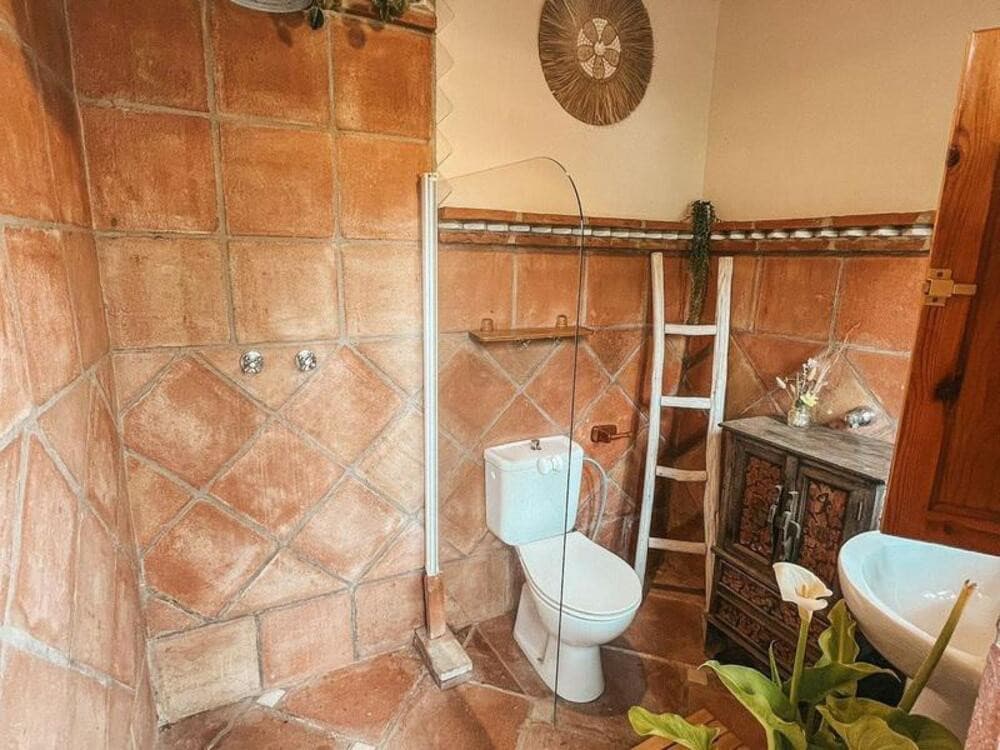 Vila em Nova Andaluzia, Marbella Apresentamos esta magnífica vila localizada em uma das áreas mais exclusivas e demandad
