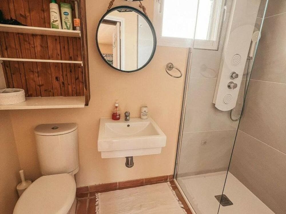 Vila em Nova Andaluzia, Marbella Apresentamos esta magnífica vila localizada em uma das áreas mais exclusivas e demandad